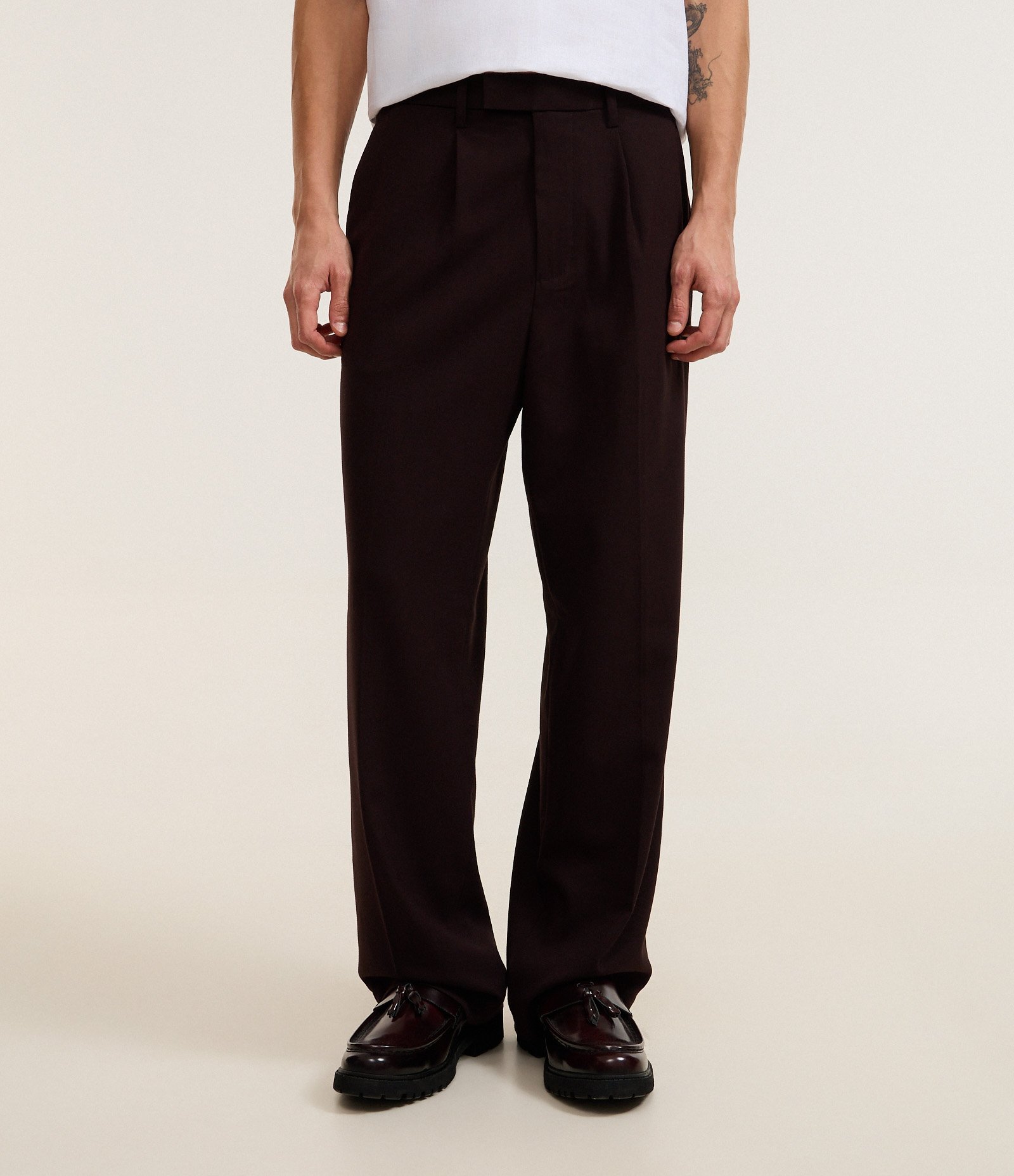 Calça Wide Leg com Bolso e Friso Alfaiatada Marrom 2