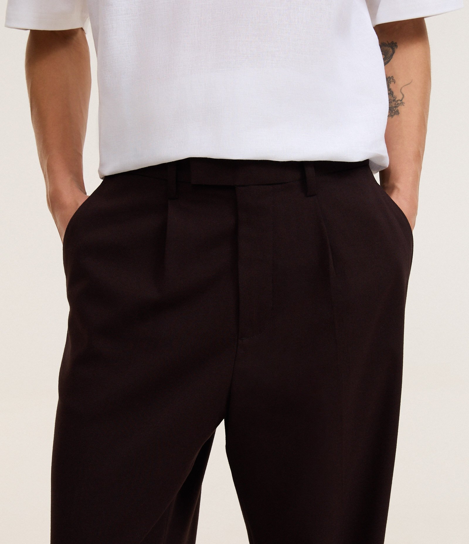 Calça Wide Leg com Bolso e Friso Alfaiatada Marrom 3