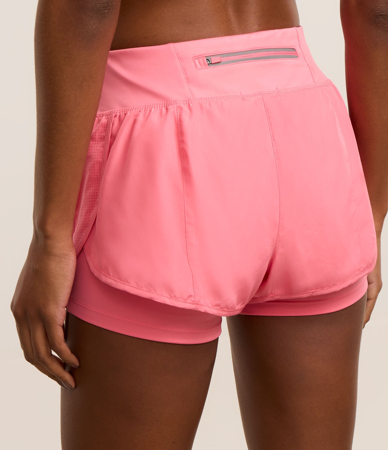 Bermuda Runner Esportiva em Microfibra com Bolso Funcional Salmão 3