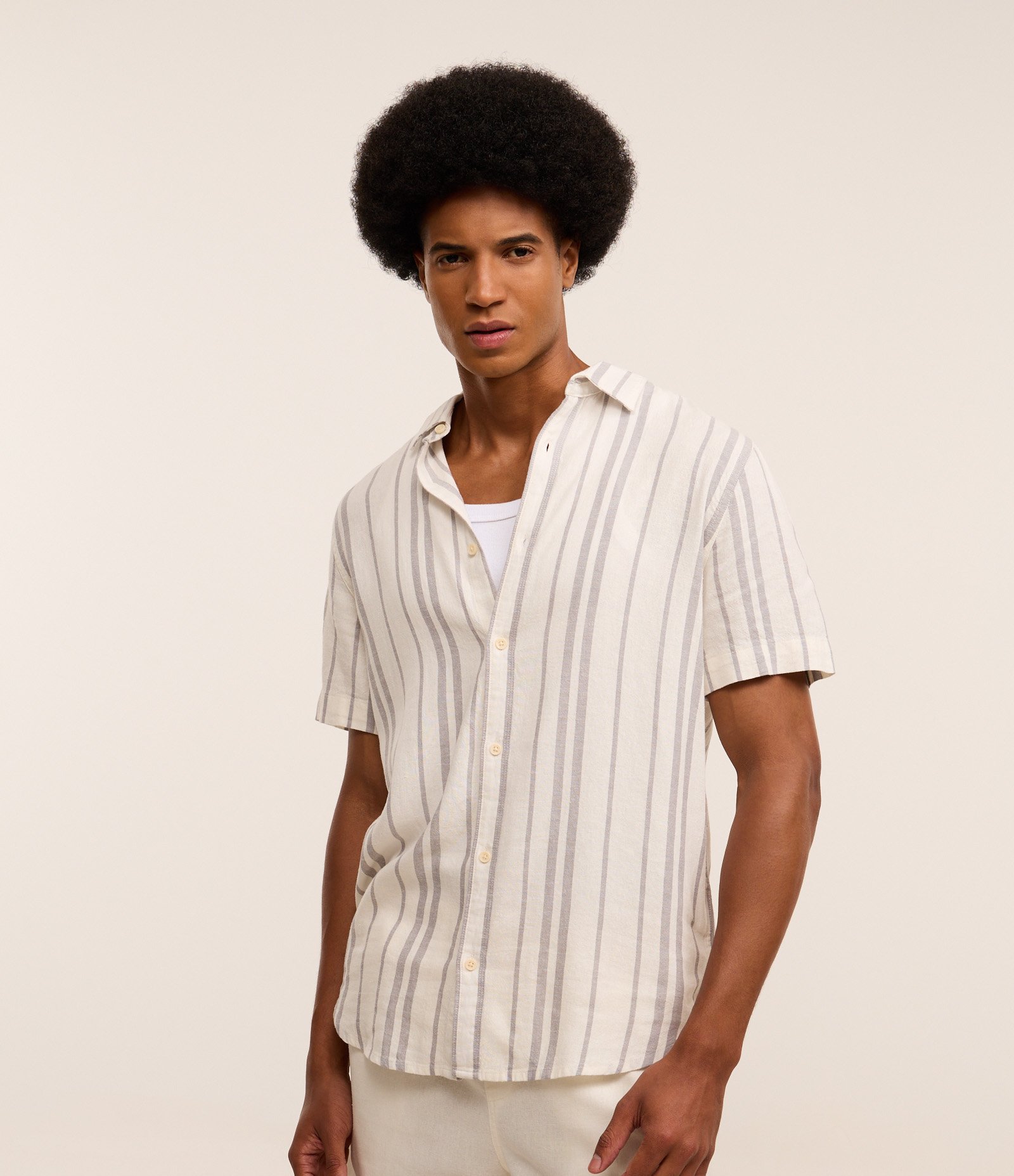 Camisa Comfort em Linho com Estampa Listrada Bege 1