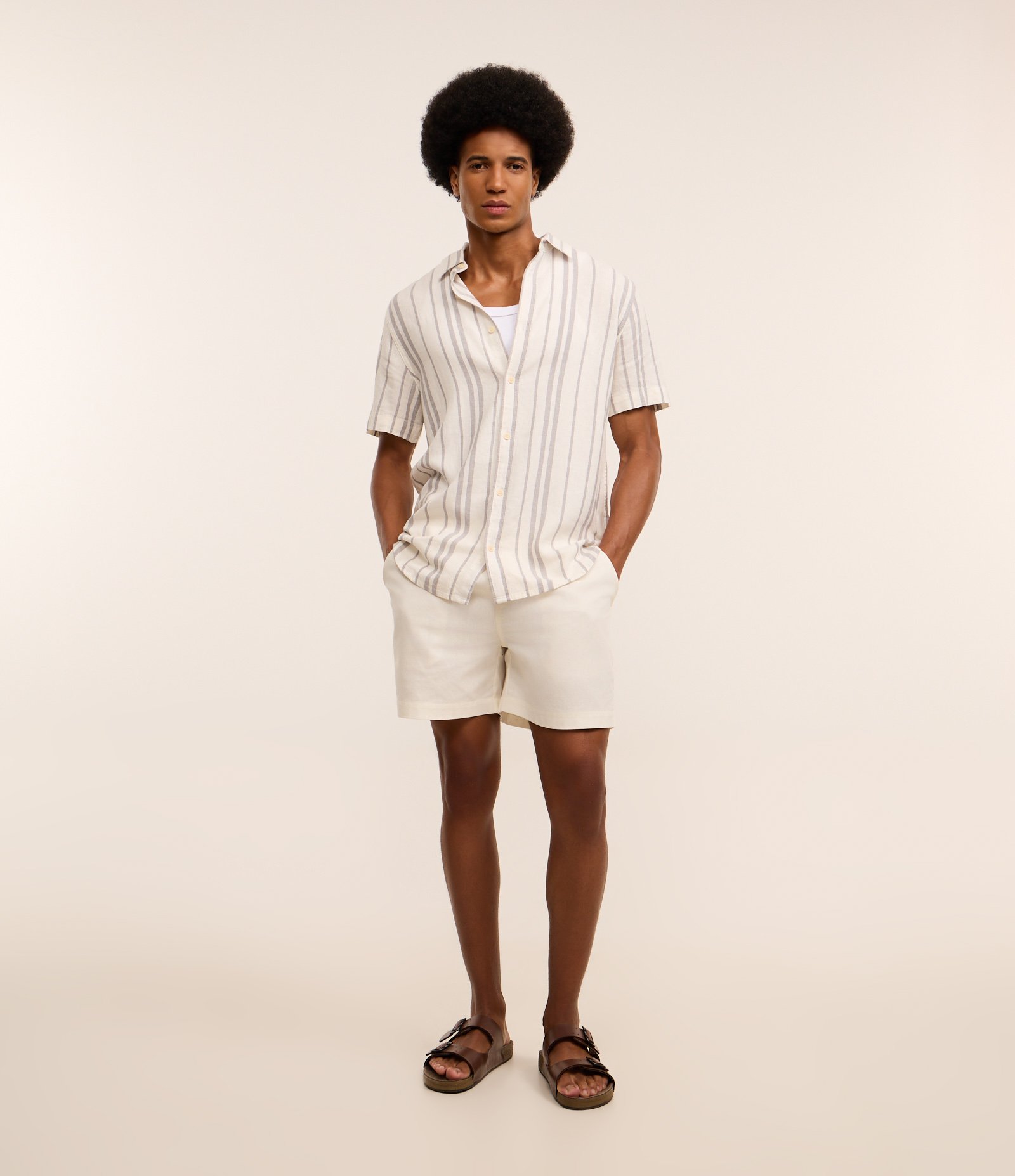 Camisa Comfort em Linho com Estampa Listrada Bege 2