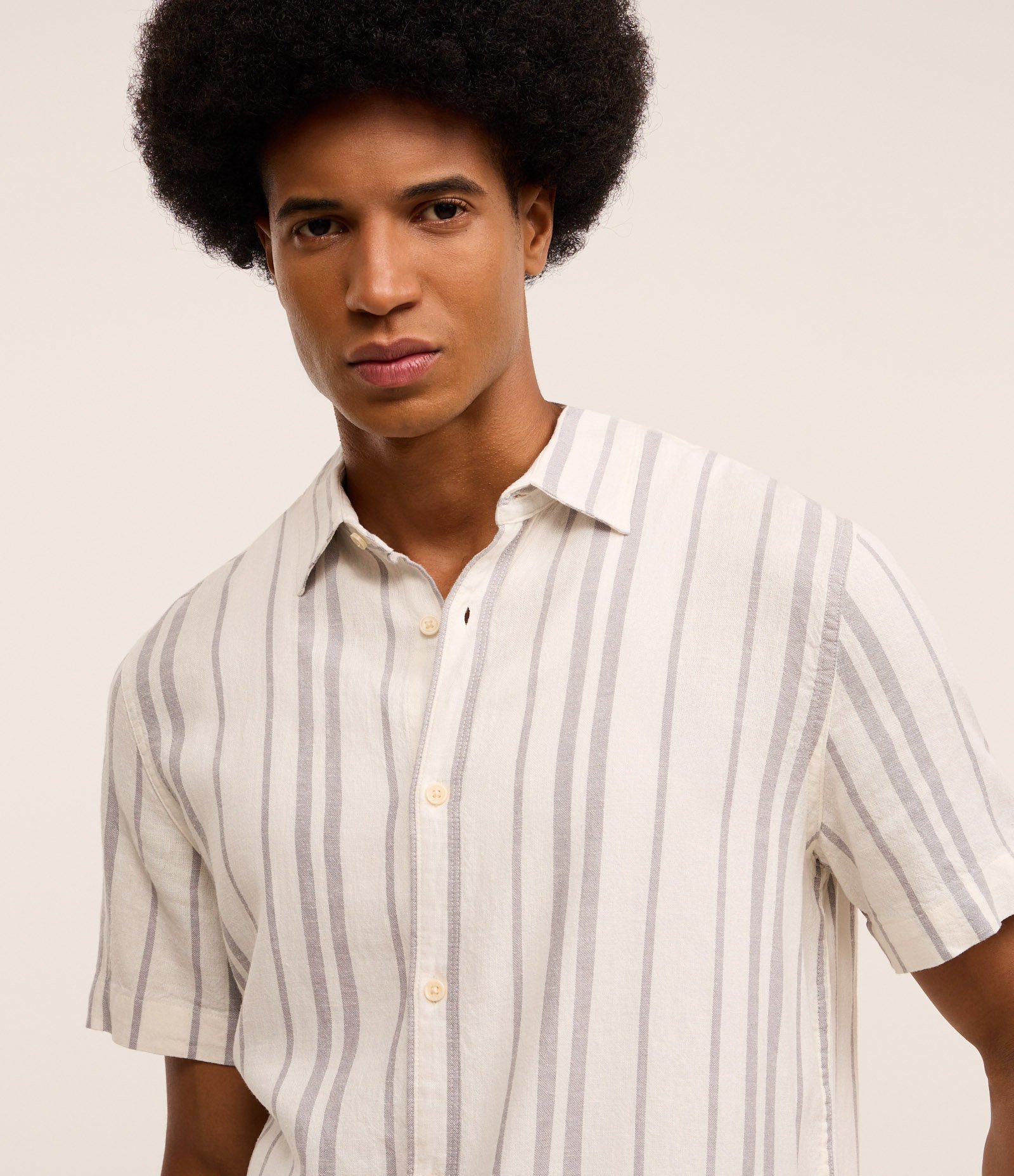 Camisa Comfort em Linho com Estampa Listrada Bege 3