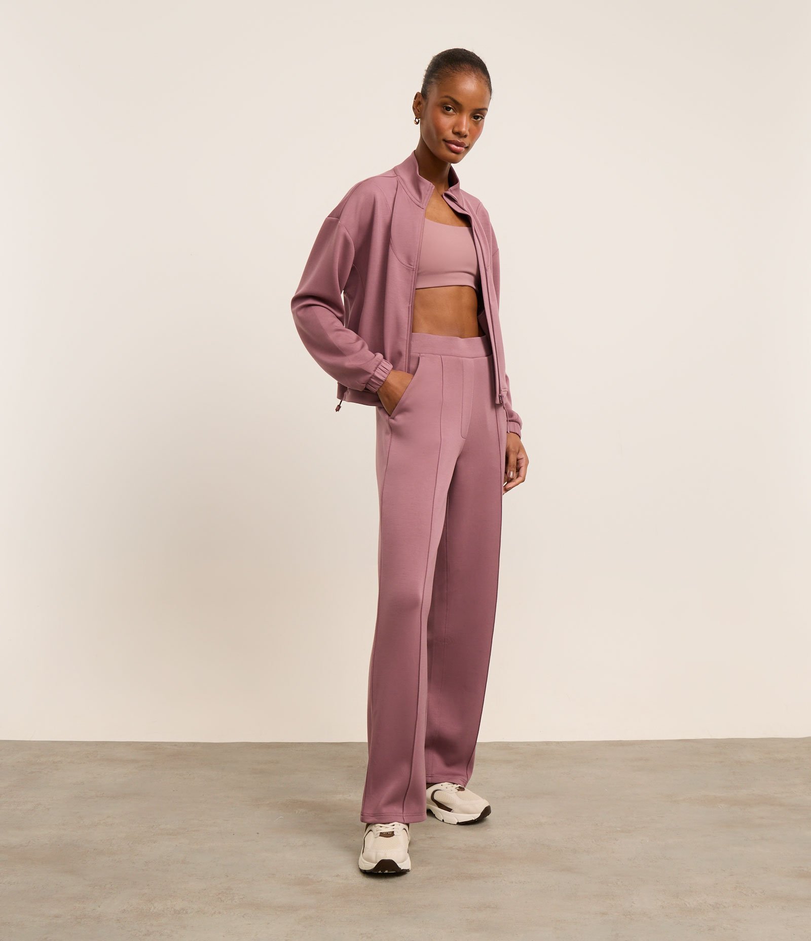 Calça Reta Esportiva com Frisos Frontais e Cós Largo Rosa 1