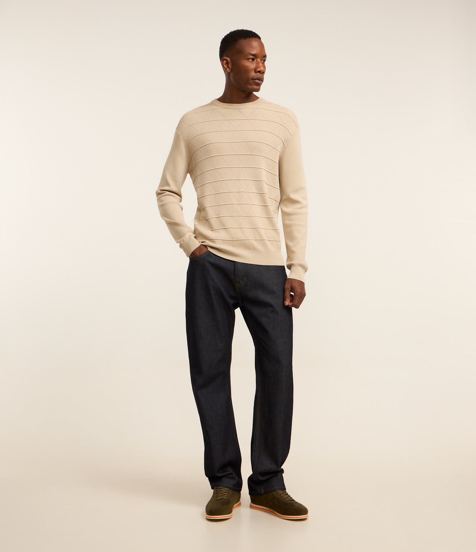 Suéter Regular em Tricô com Gola Redonda Bege 2