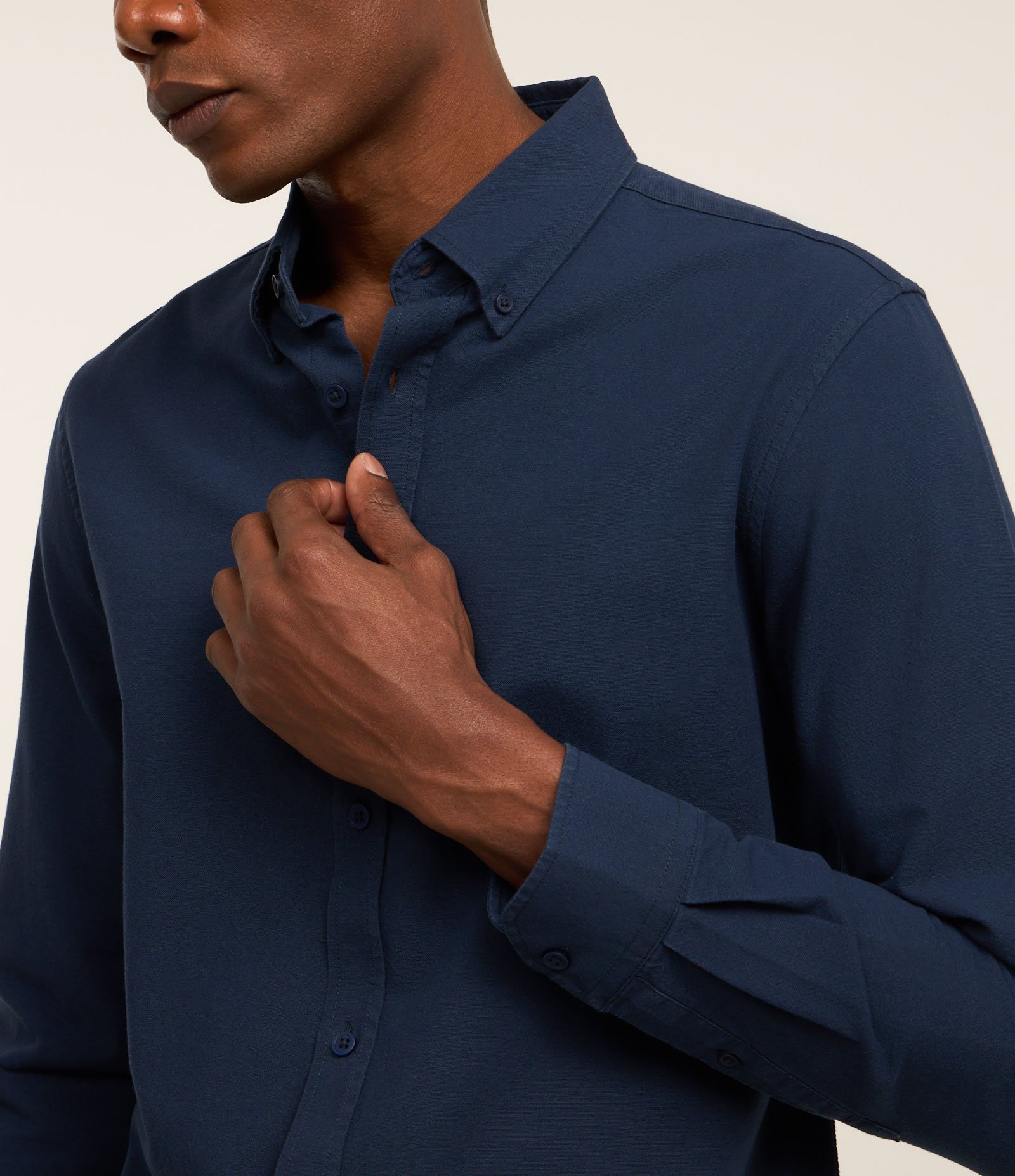 Camisa Regular Básica em Oxford Azul escuro 3
