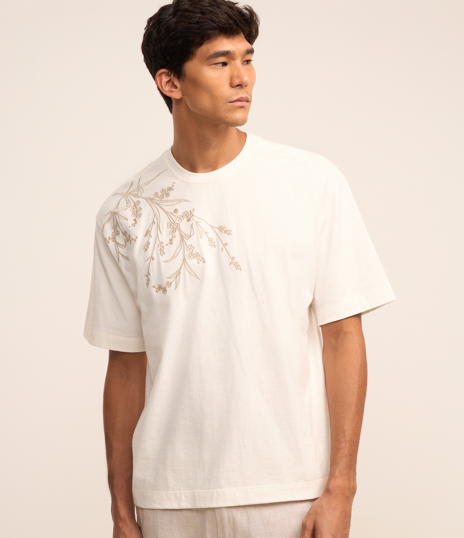 Camiseta Boxy em Algodão com Flor Lateral Bordada Branco 1