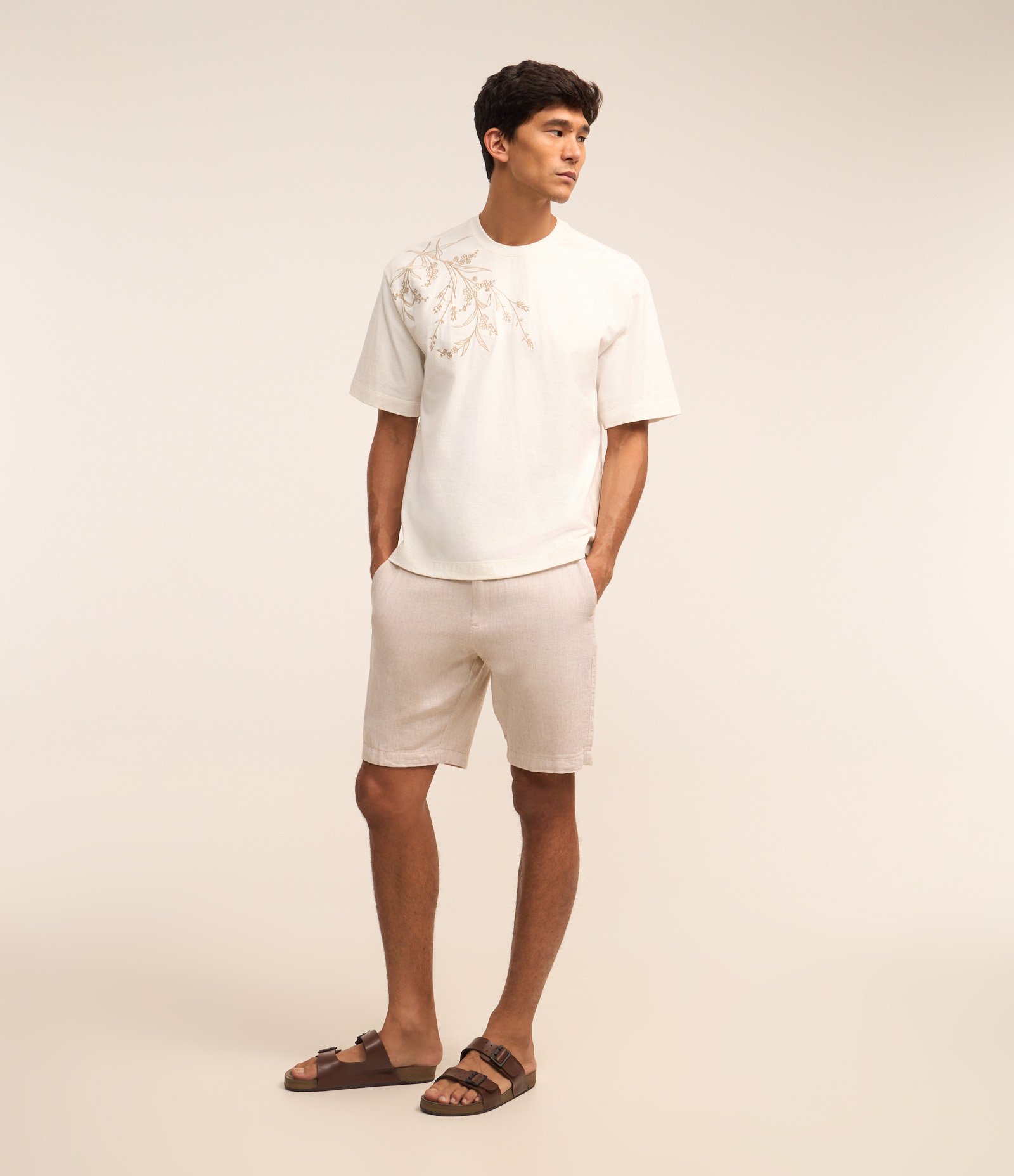 Camiseta Boxy em Algodão com Flor Lateral Bordada Branco 2