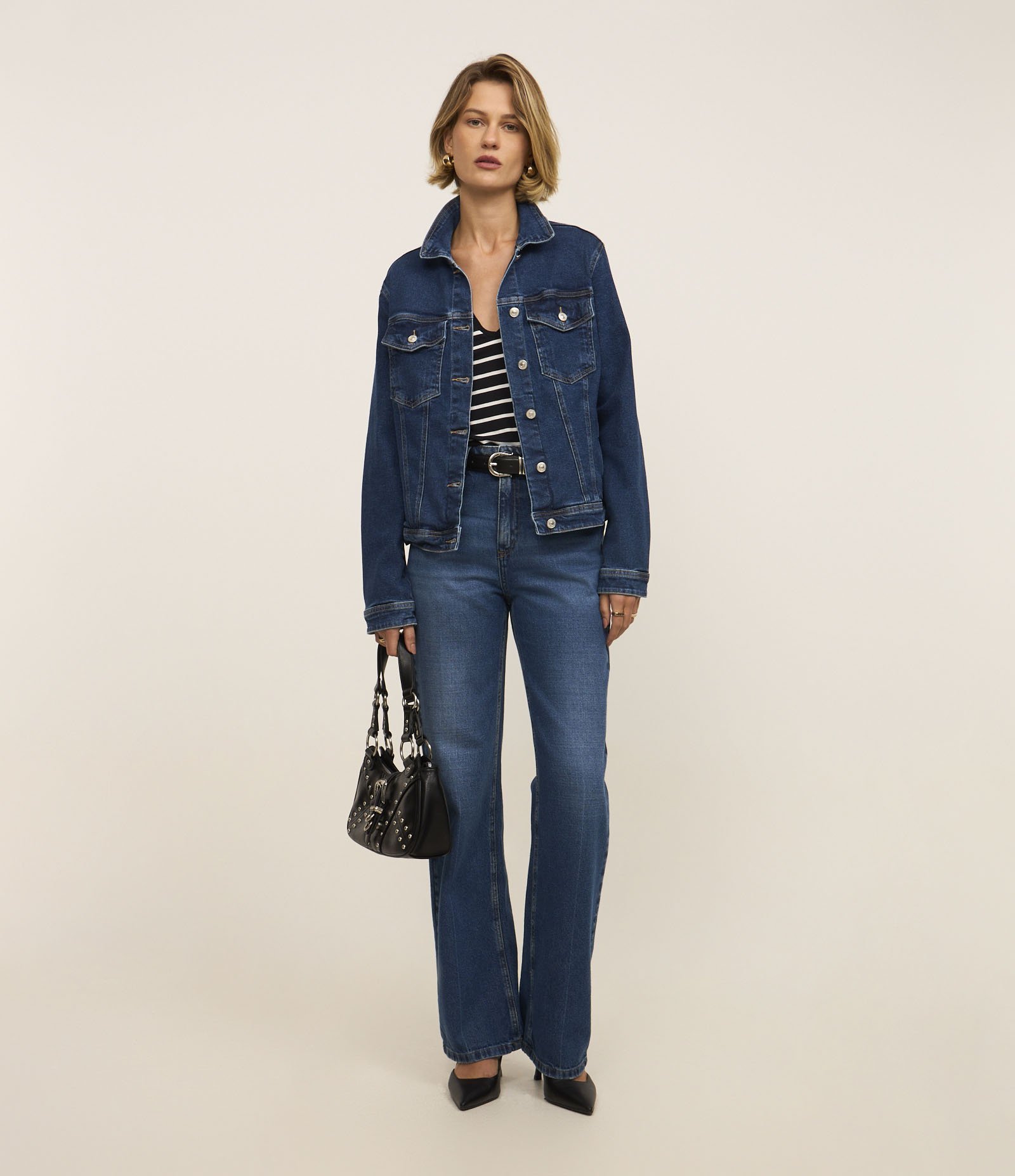 Jaqueta Trucker em Jeans com Bolsos Azul Escuro 2