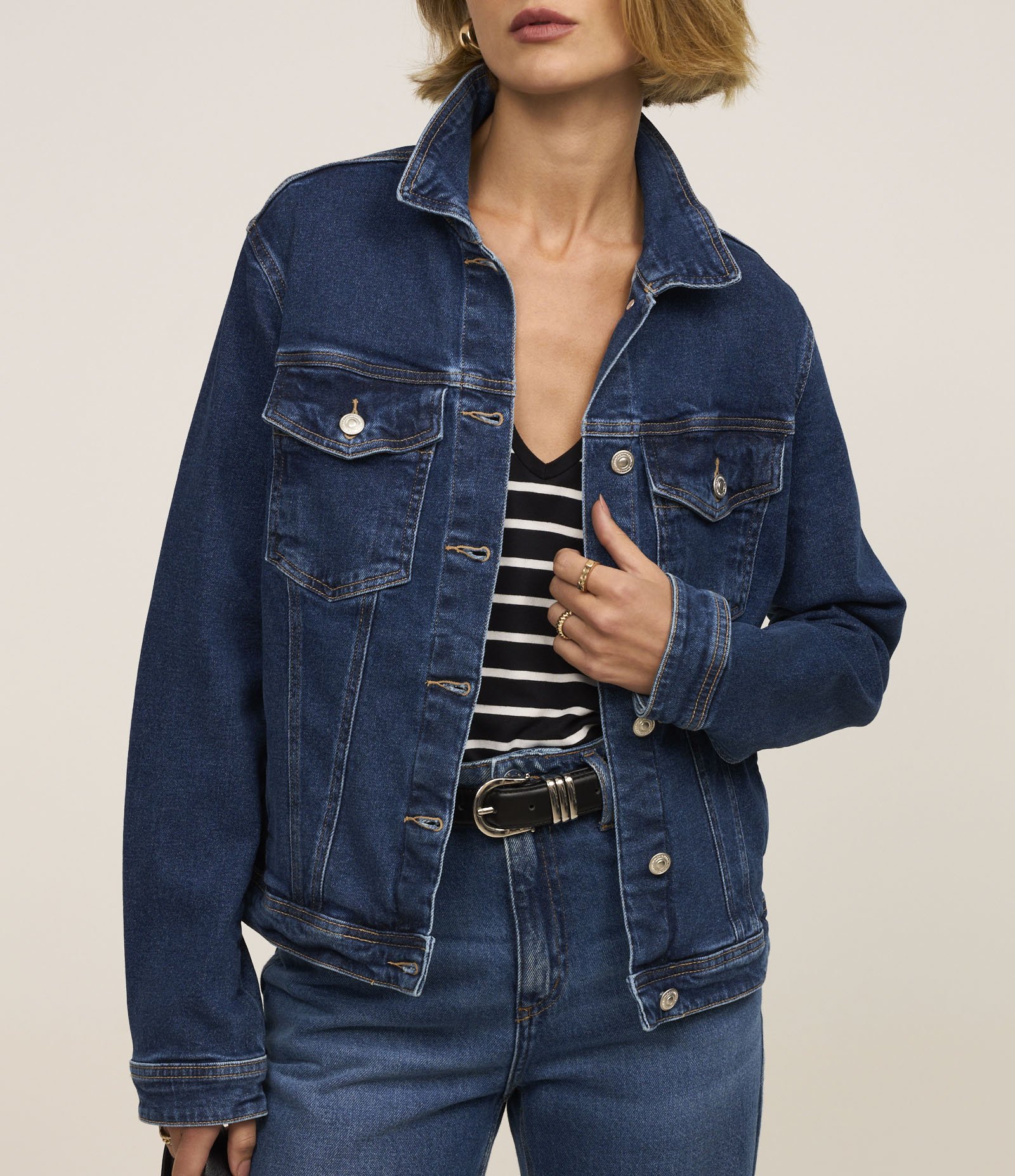 Jaqueta Trucker em Jeans com Bolsos Azul Escuro 4