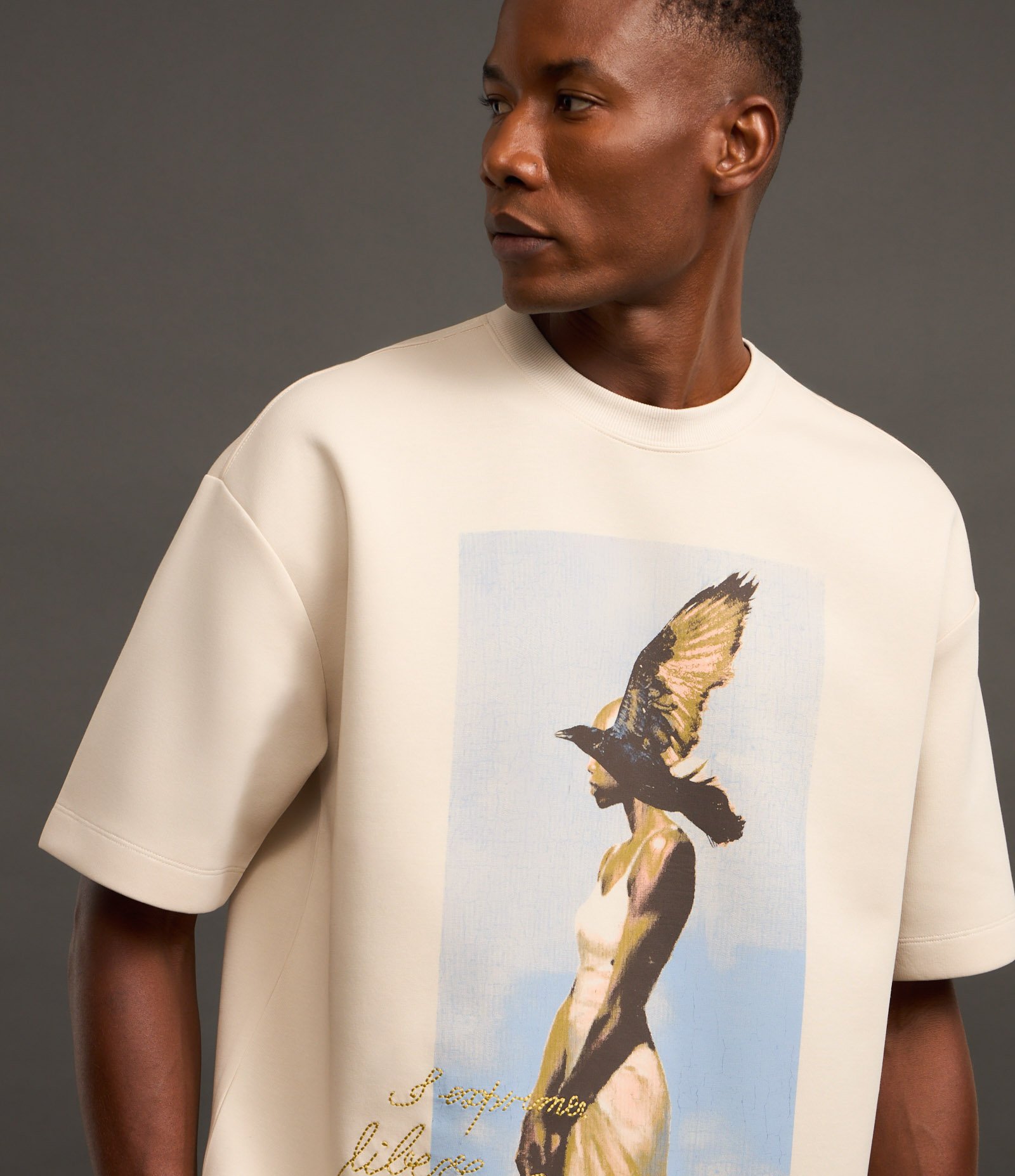 Camiseta Overboxy em Algodão com Lettering Bordado Bege 3