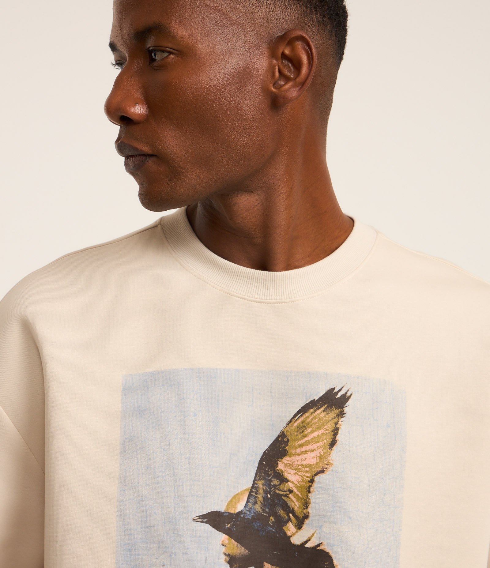 Camiseta Overboxy em Algodão com Lettering Bordado Bege 6