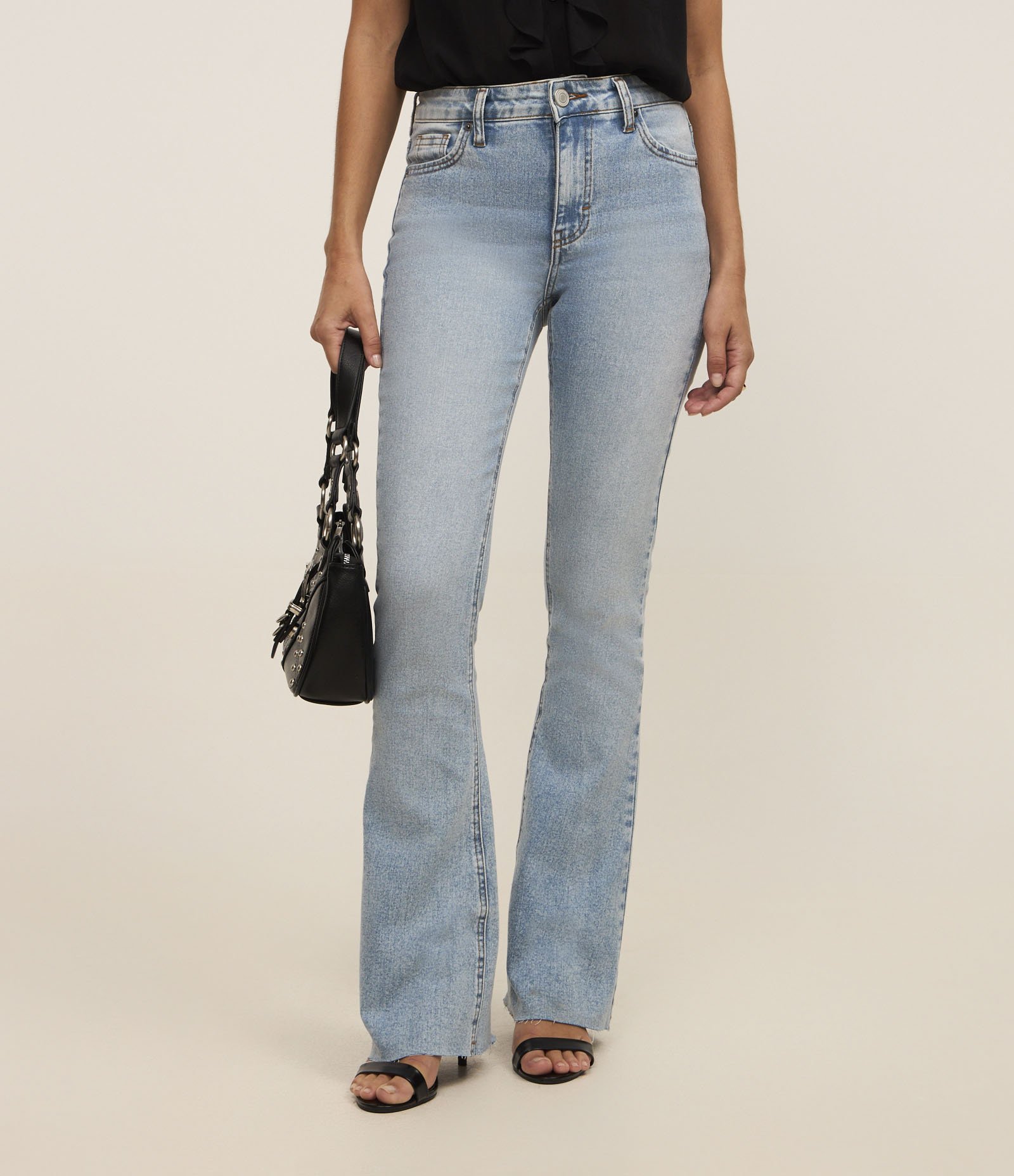 Calça Bootcut Jeans com Elastano e Bolso Relógio Azul Claro 3