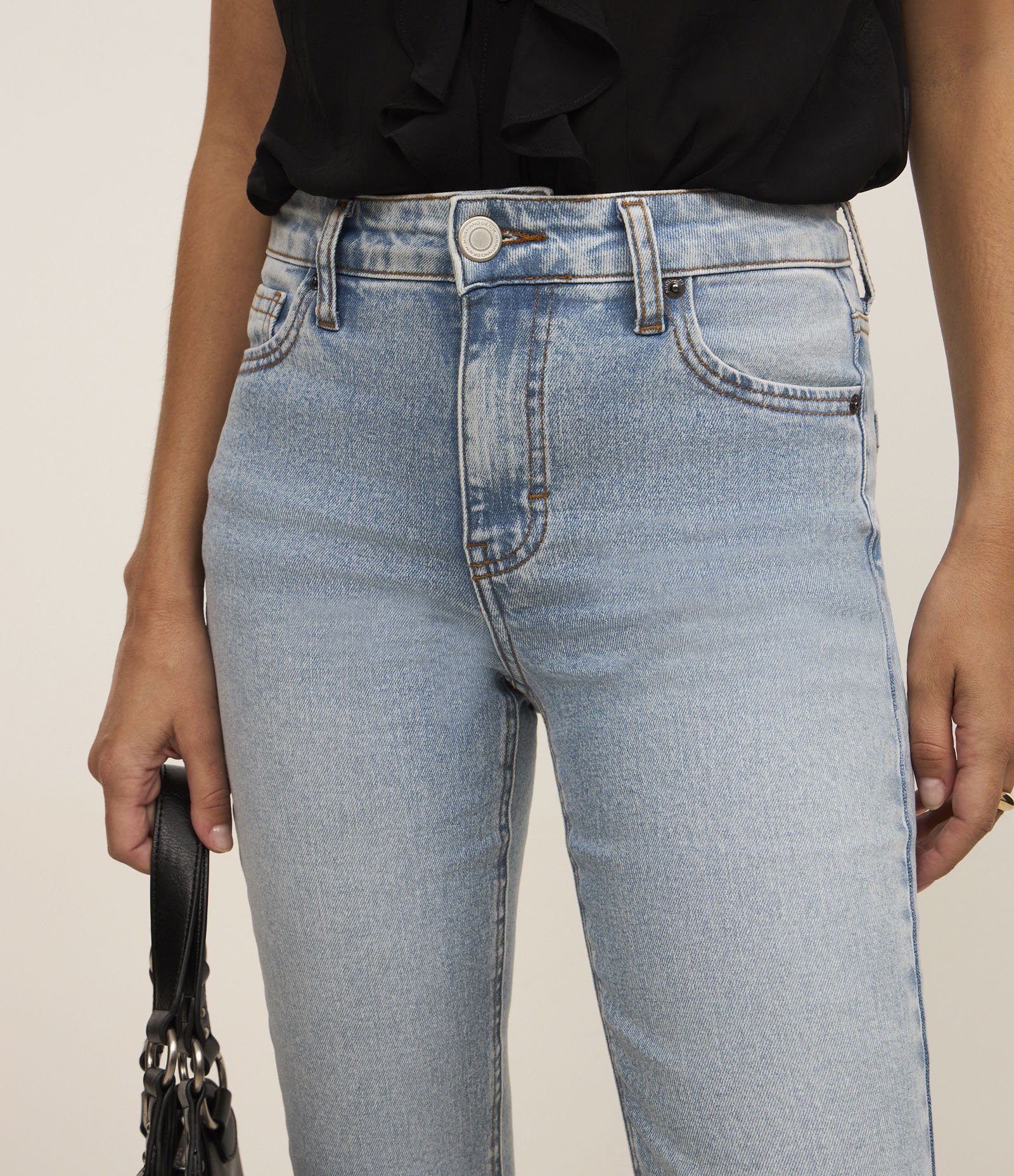 Calça Bootcut Jeans com Elastano e Bolso Relógio Azul Claro 4