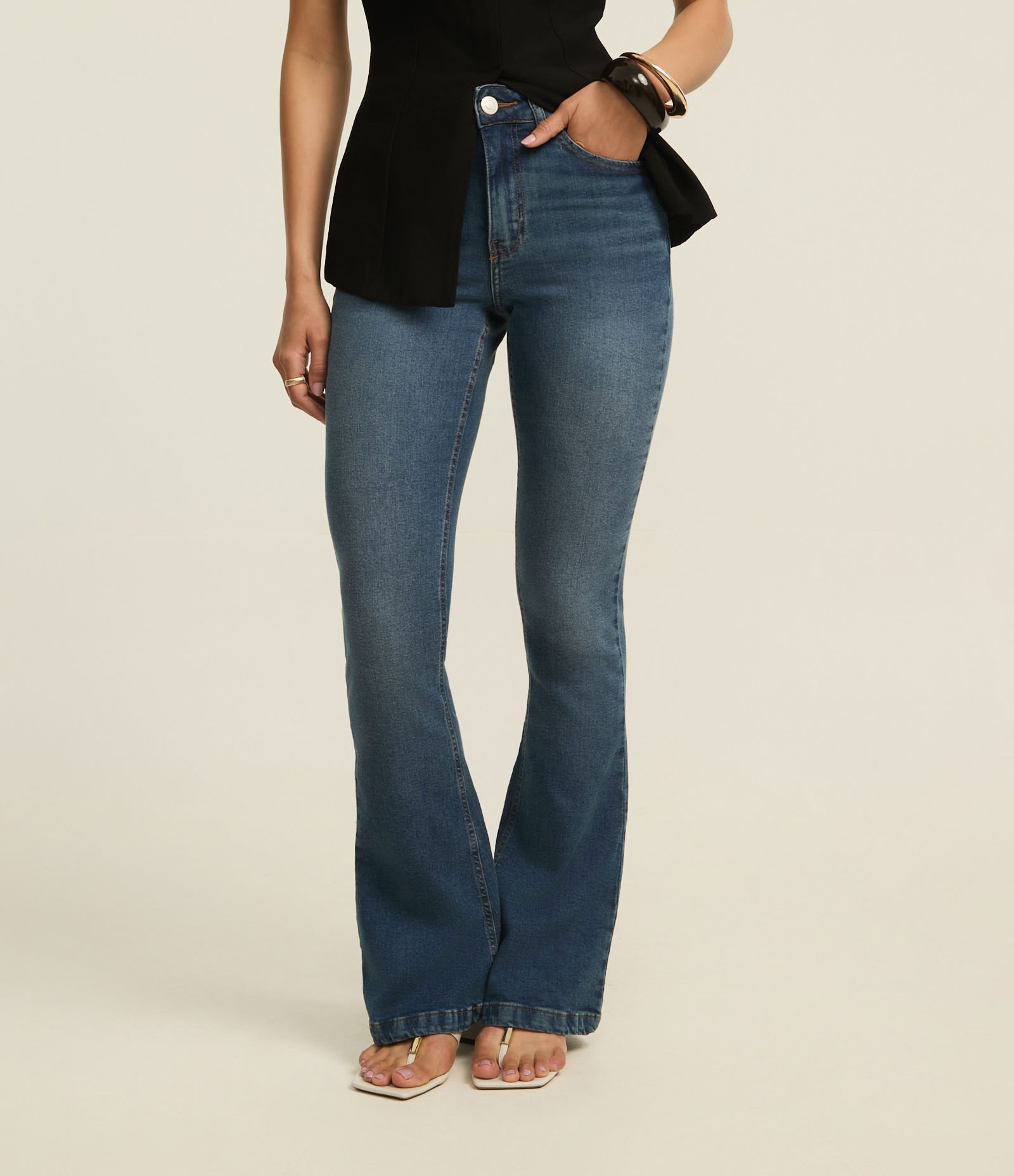 Calça Bootcut Jeans com Elastano e Bolso Relógio Azul 3