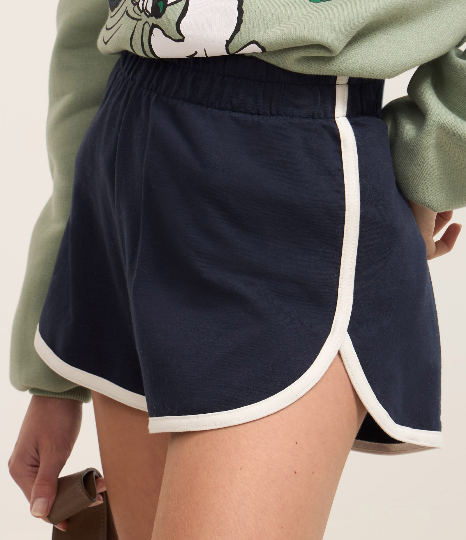 Short Curto em Moletom com Viés Contrastante Azul Marinho 5