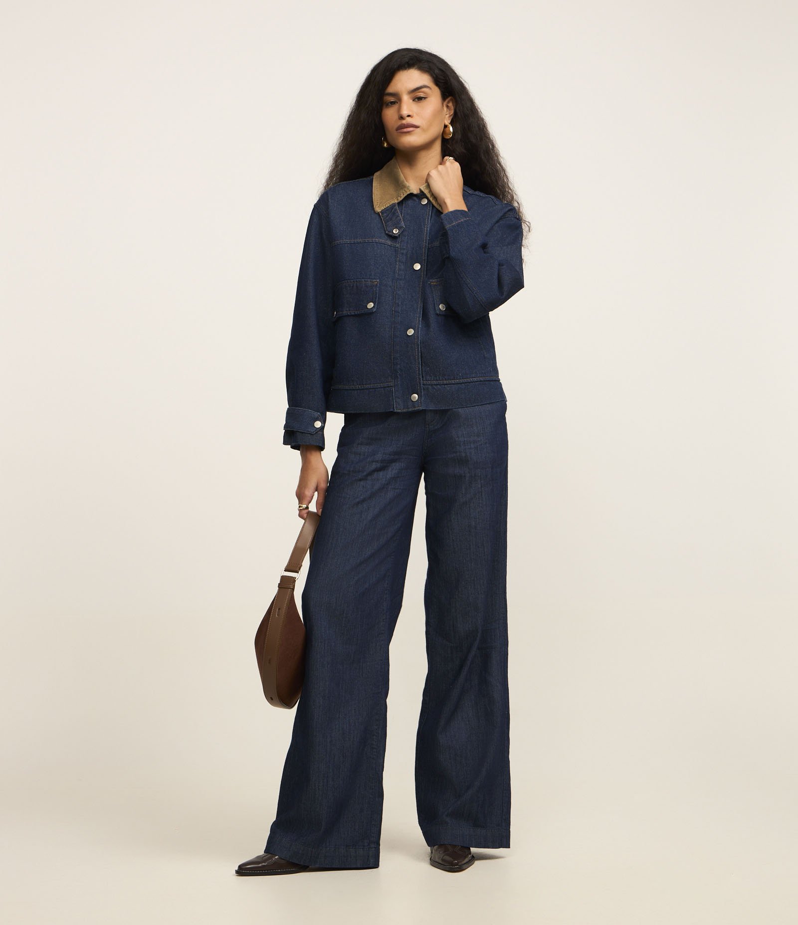 Jaqueta Trucker em Jeans com Gola Contrastante Azul 4