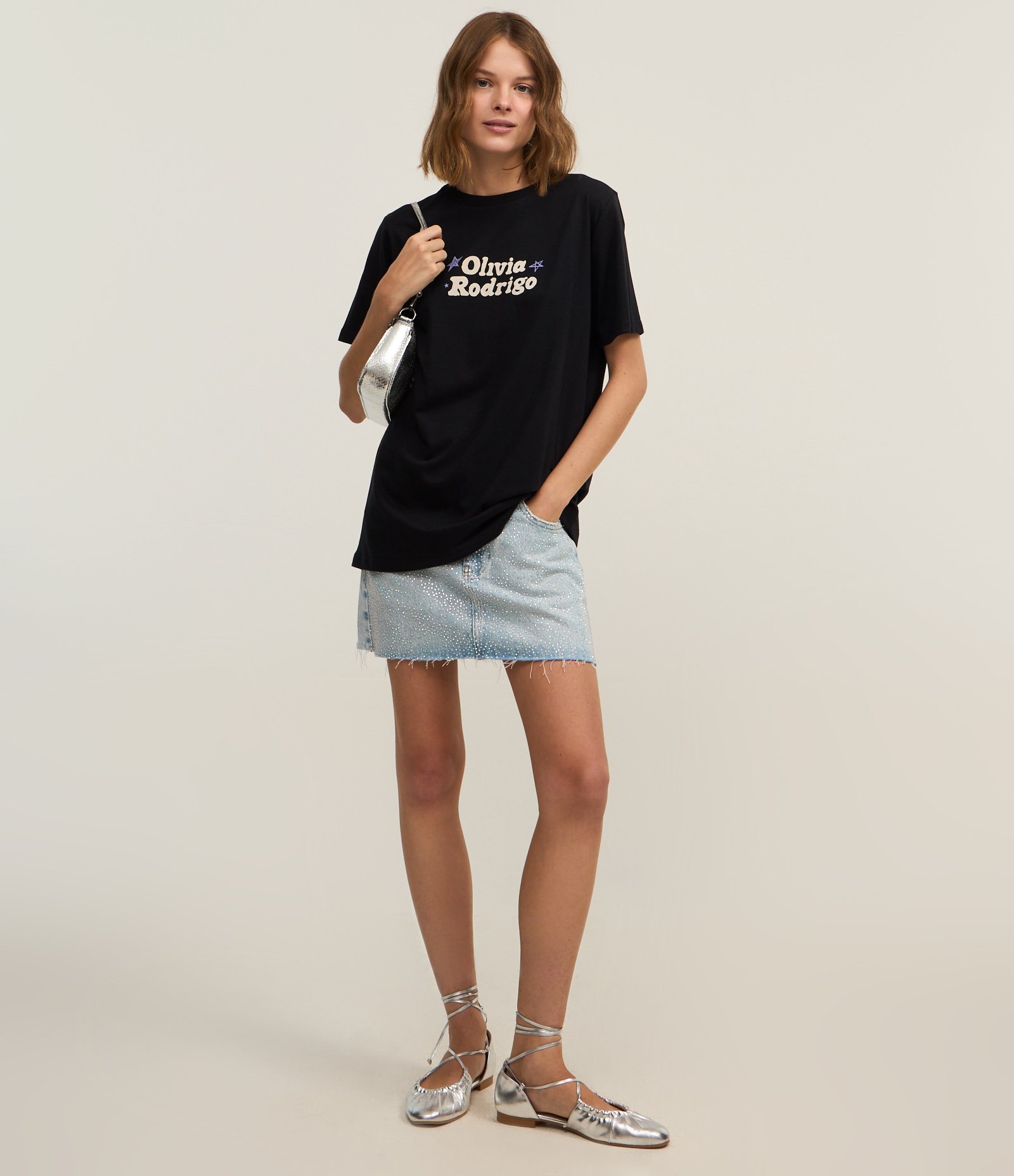 Camiseta Alongada em Algodão com Estampa Olivia Rodrigo Preto 2
