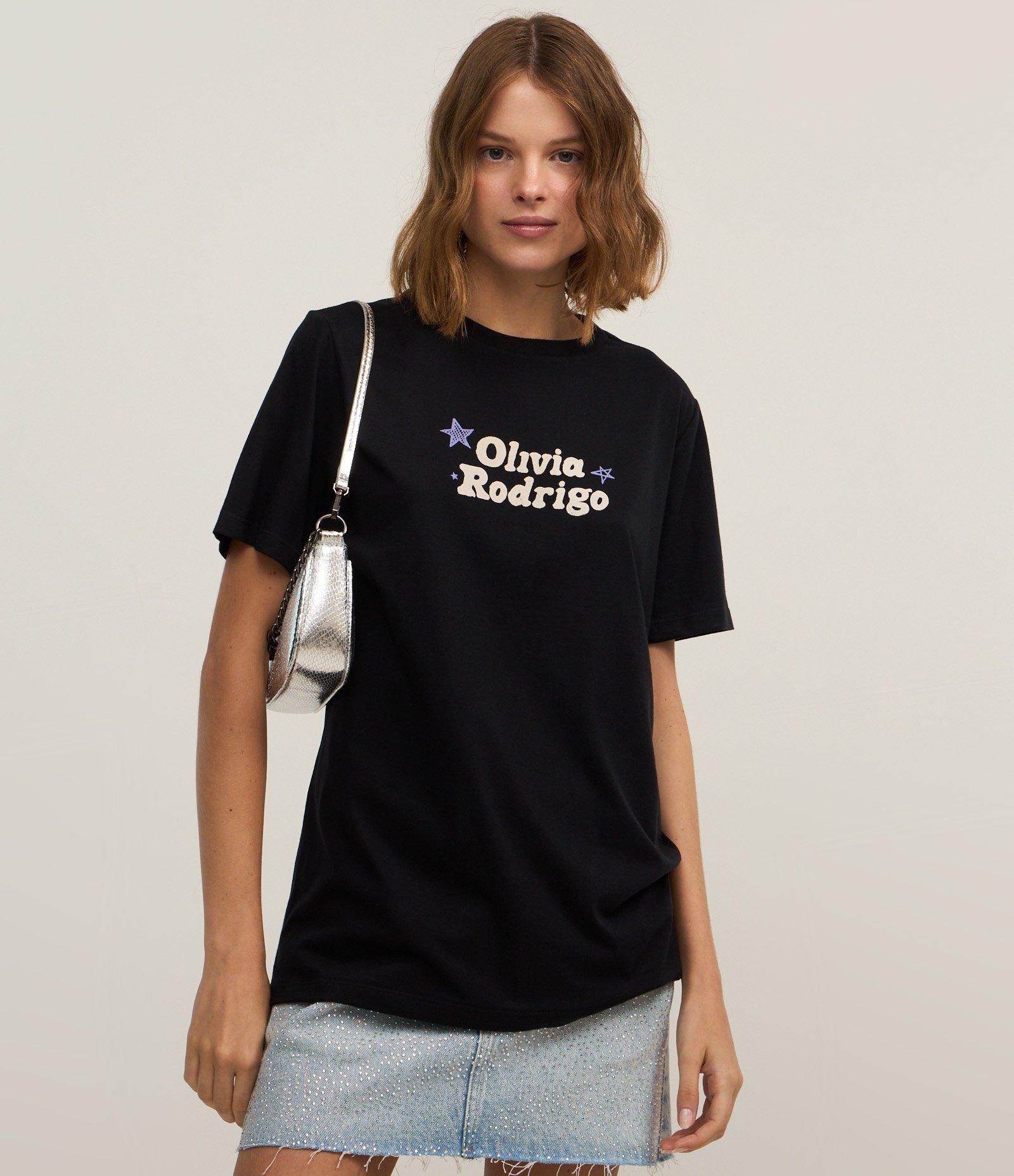 Camiseta Alongada em Algodão com Estampa Olivia Rodrigo Preto 3