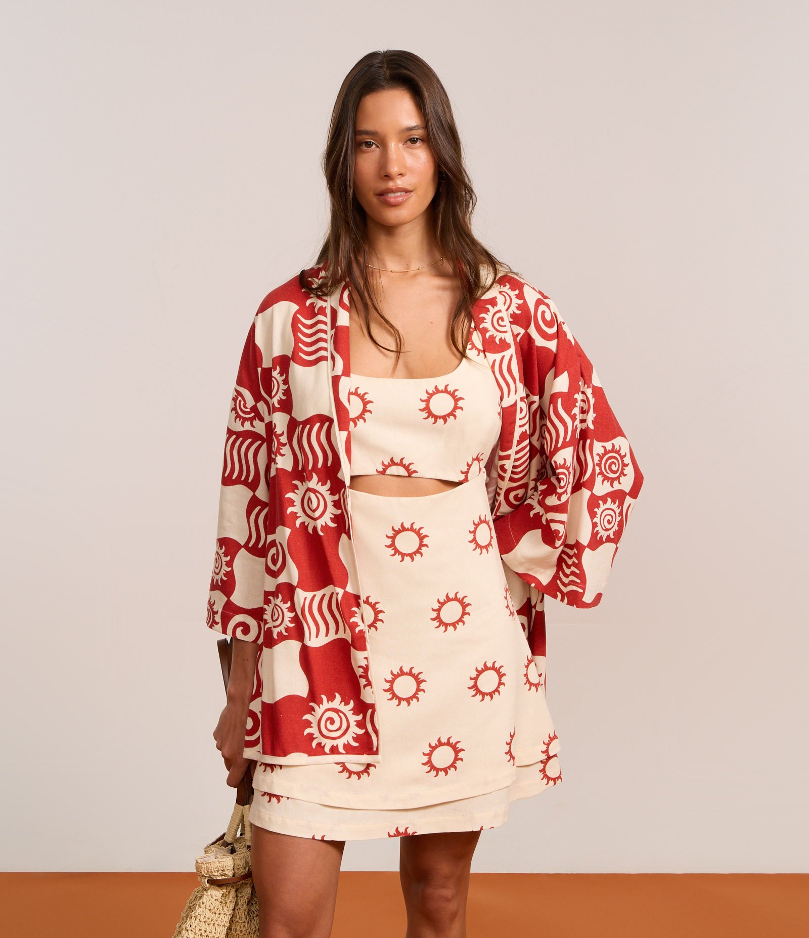 Kimono Alongado em Viscose com Estampa Quadriculada de Solzinhos Vermelho 6