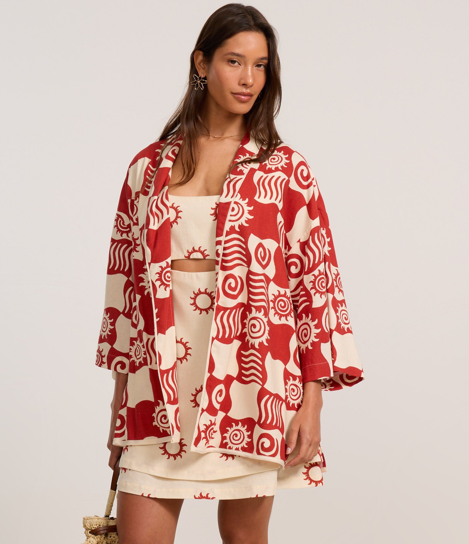 Kimono Alongado em Viscose com Estampa Quadriculada de Solzinhos Vermelho 3