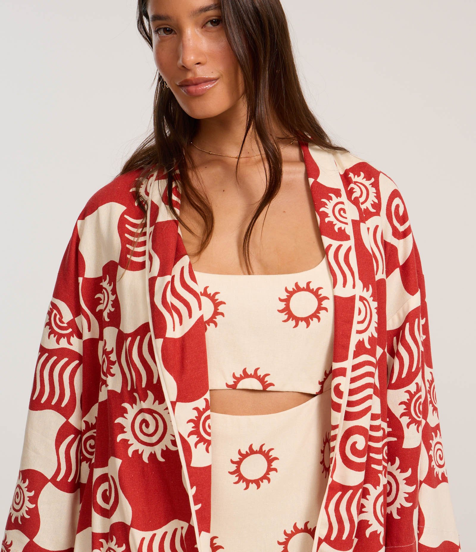 Kimono Alongado em Viscose com Estampa Quadriculada de Solzinhos Vermelho 4
