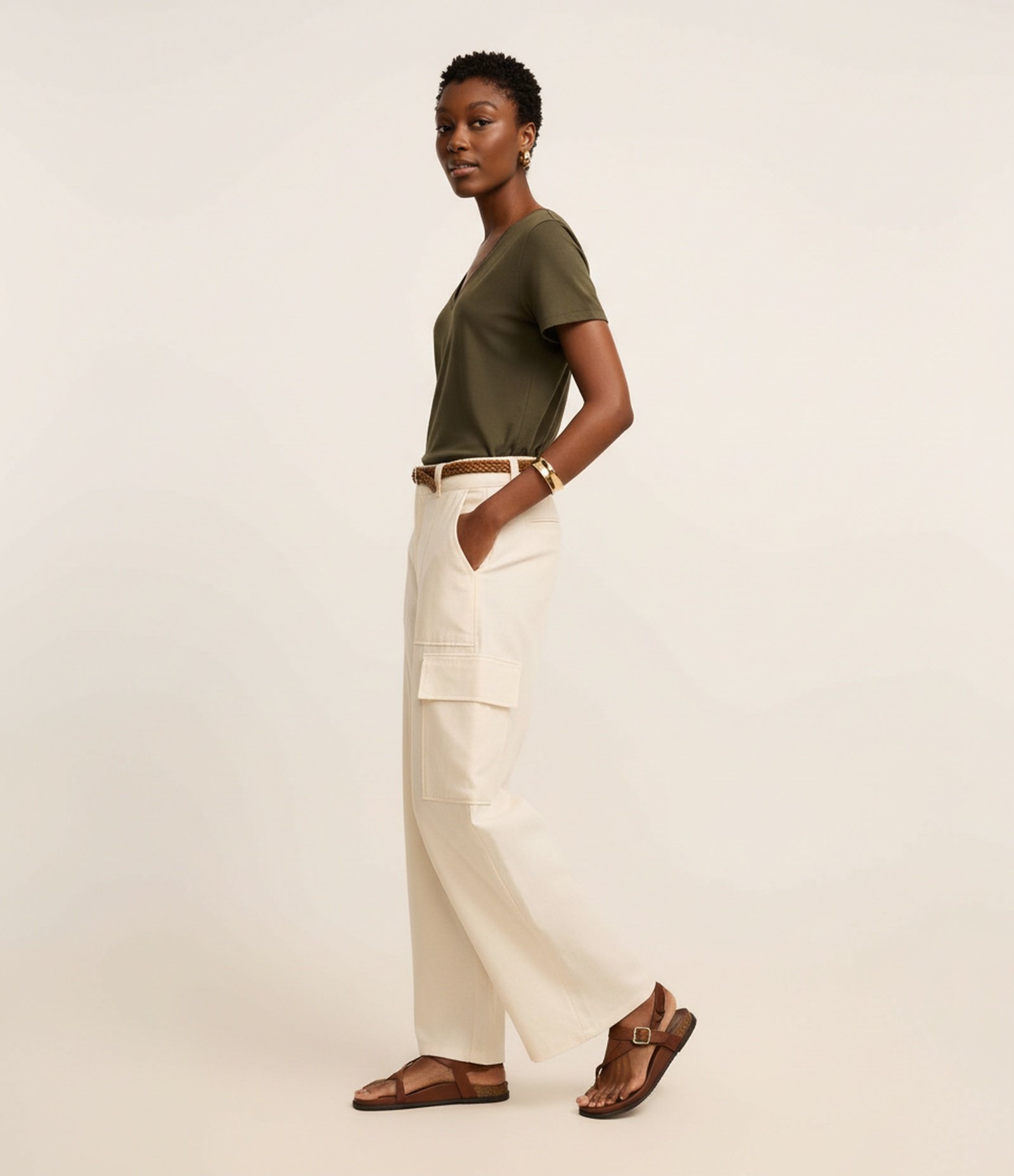 Blusa Básica em Algodão Peruano com Decote V Verde Oliva 4