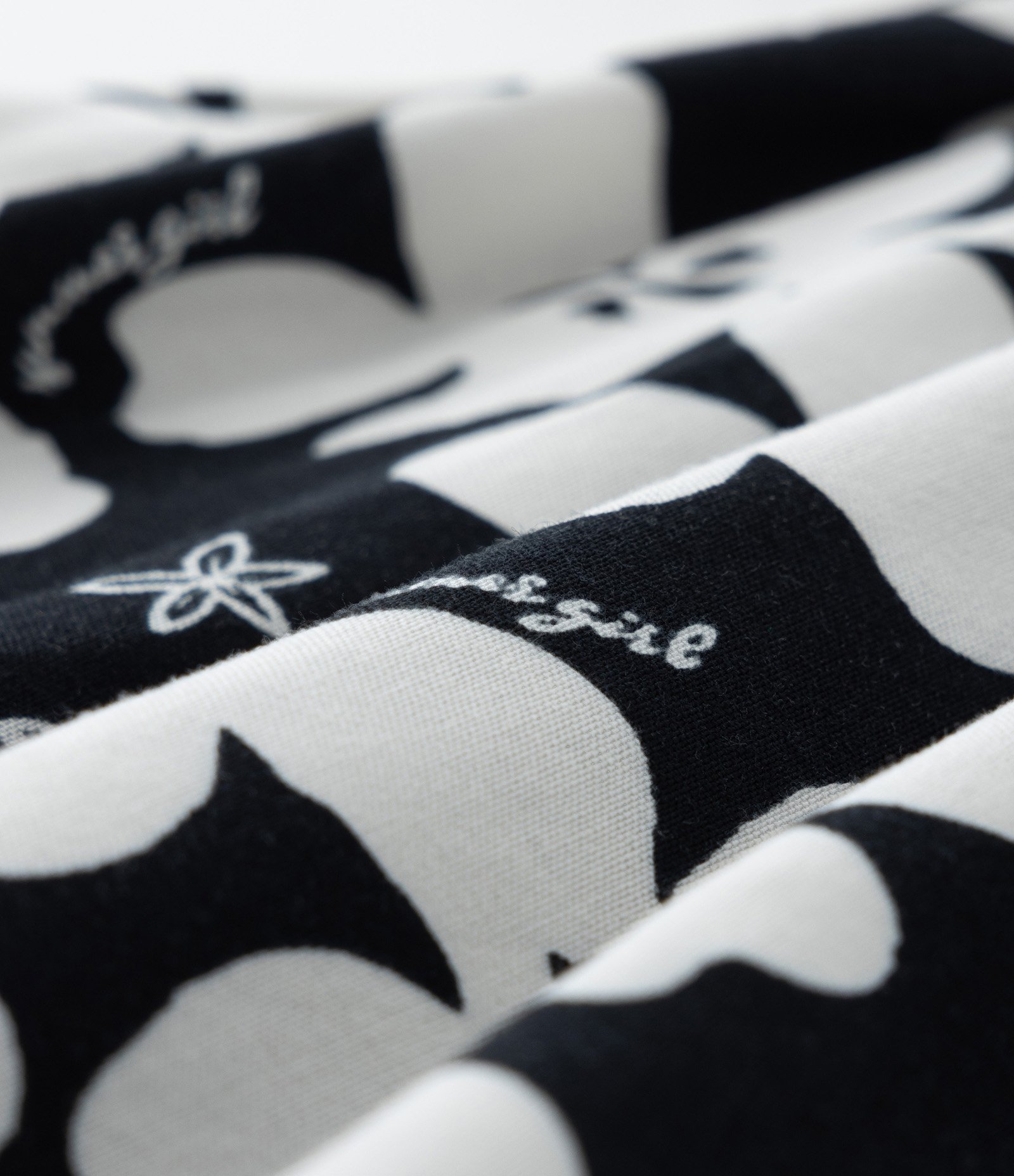 Vestido Infantil com Recorte e Estampa Floral - Tam 5 a 14 Anos Preto 3