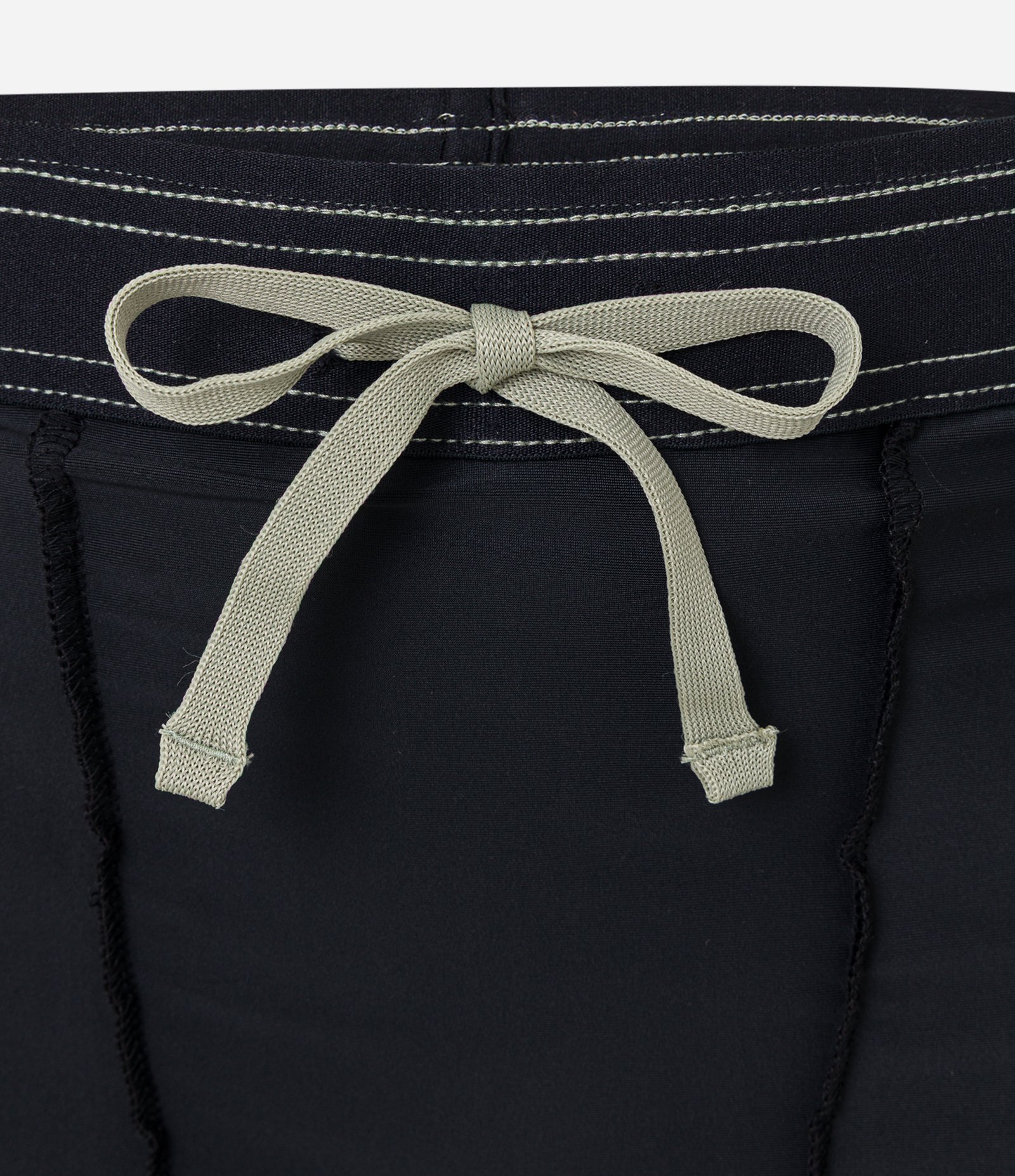 Bermuda Esportiva com Short de Compressão e Detalhe Refletivo Verde 10