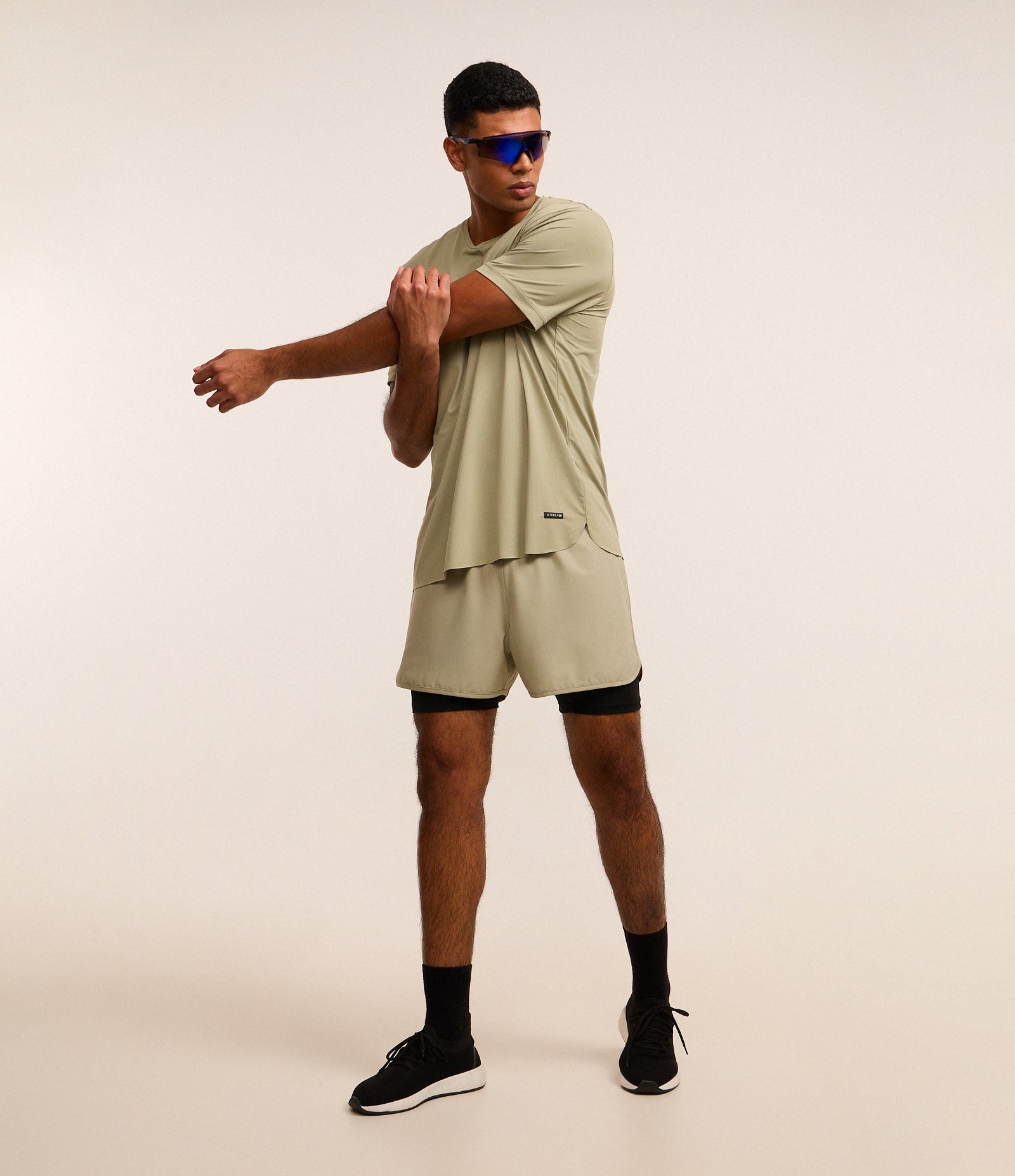 Bermuda Esportiva com Short de Compressão e Detalhe Refletivo Verde 1