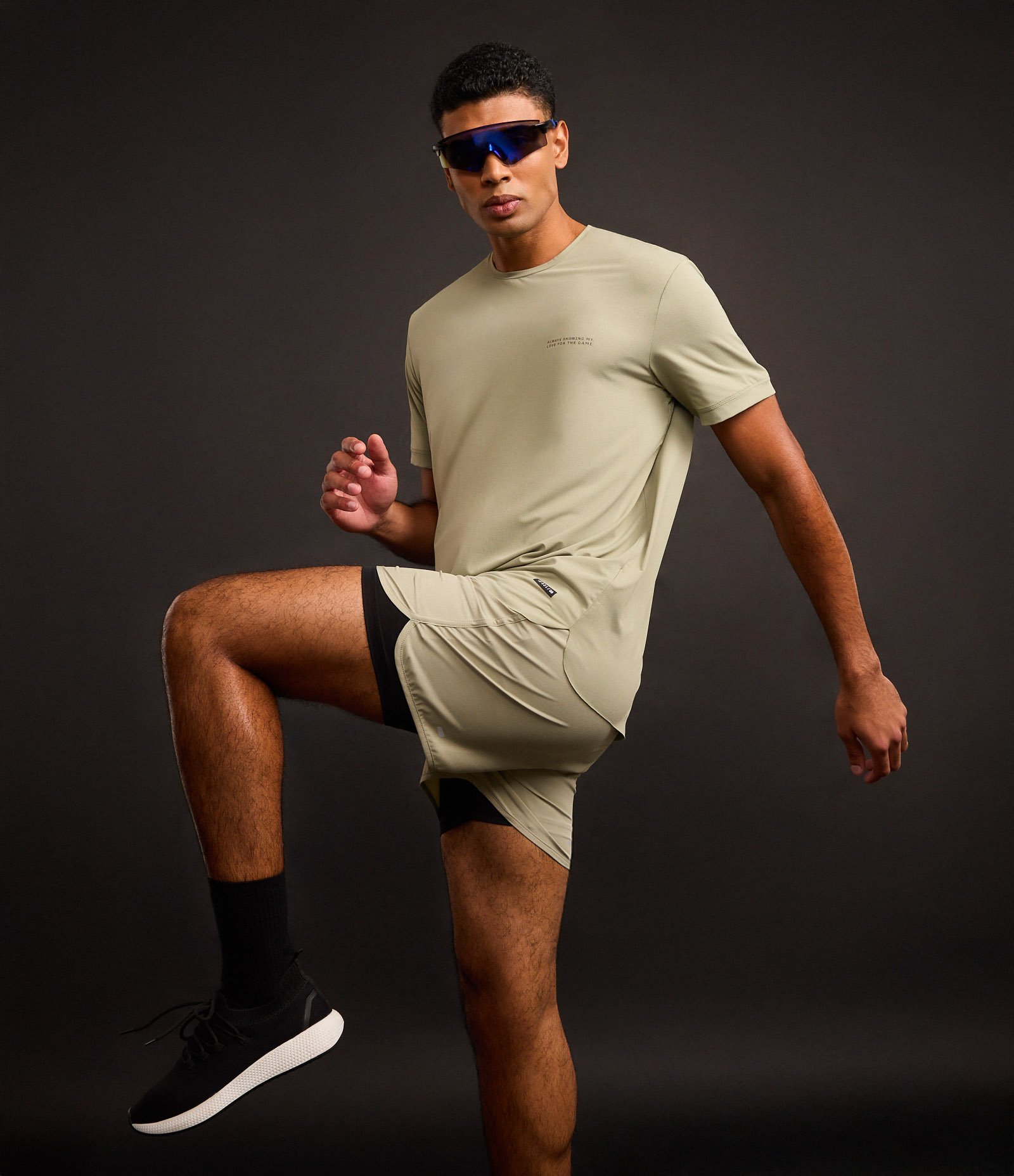 Bermuda Esportiva com Short de Compressão e Detalhe Refletivo Verde 3