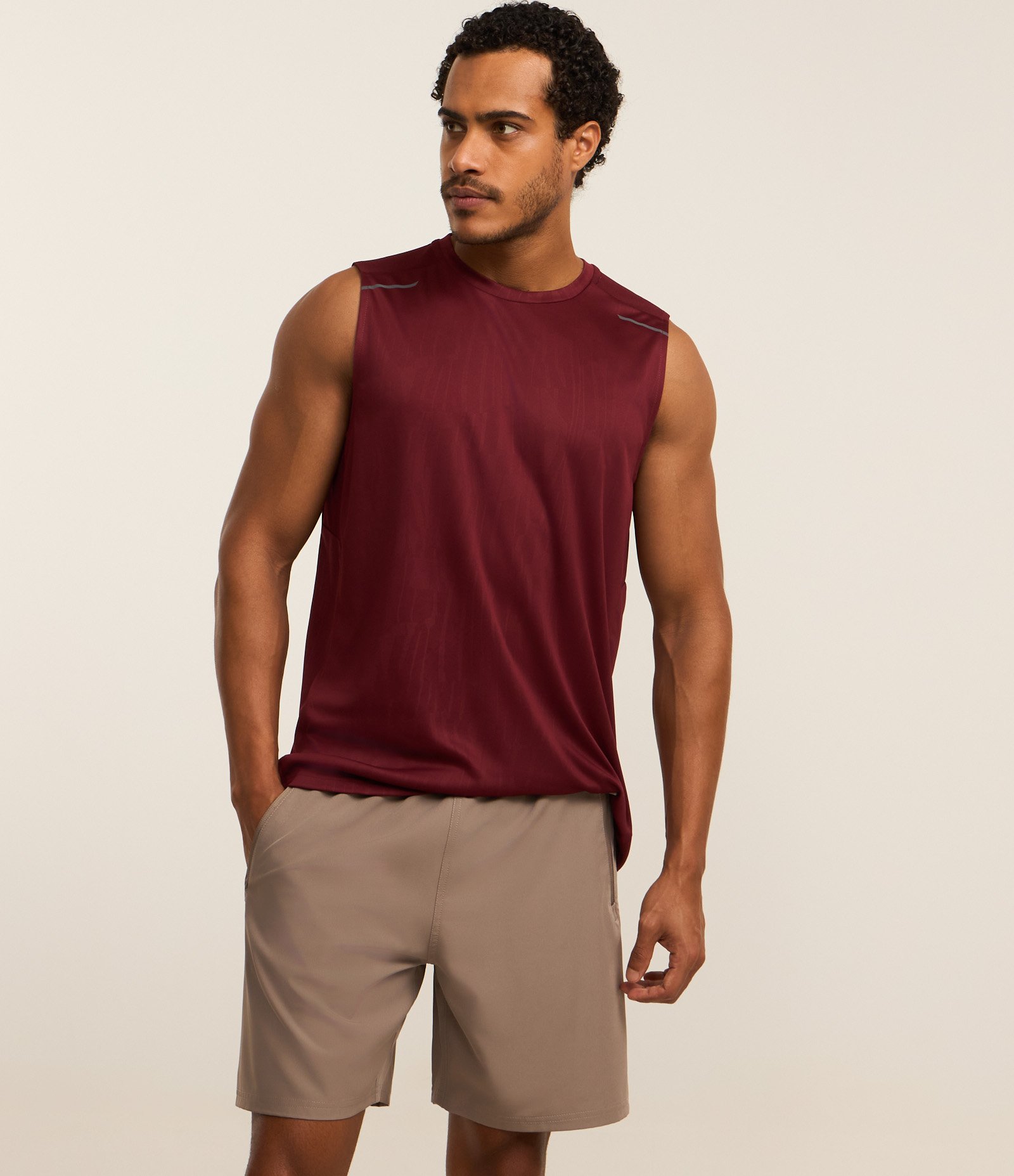 Bermuda Esportiva com Laser Cut e Bolsos com Zíper Marrom Acinzentado 6