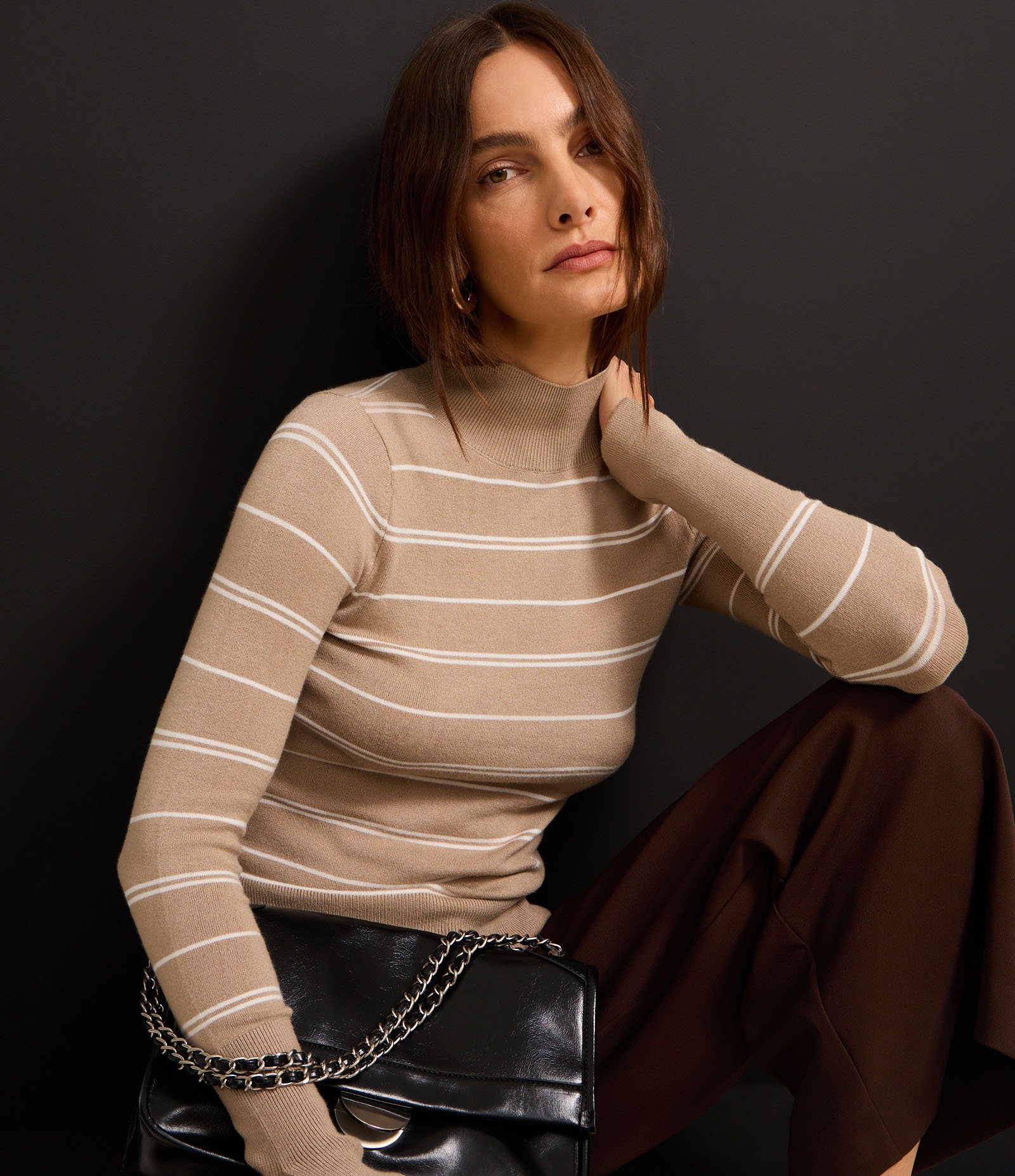 Suéter Listrado em Tricô com Gola Alta Bege 7