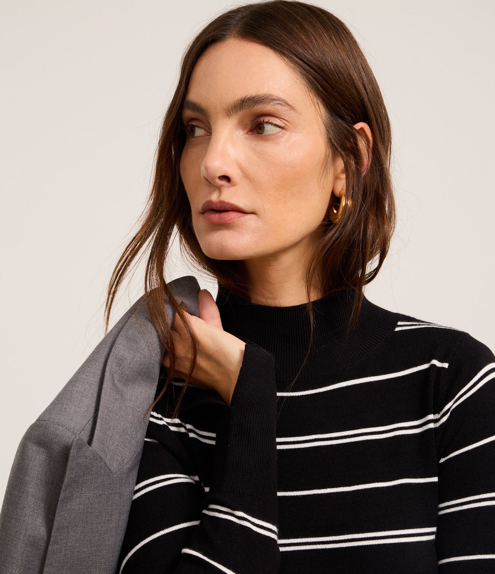 Suéter Listrado em Tricô com Gola Alta Preto 4