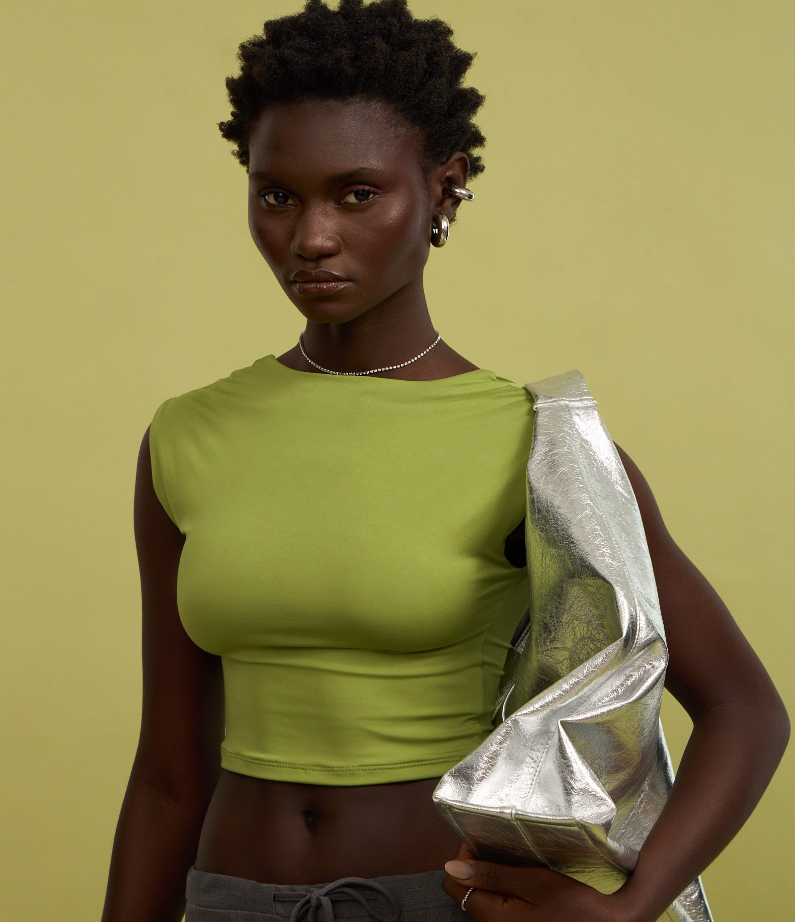 Blusa em Jersey com Costas Abertas e Sem Mangas Verde 3