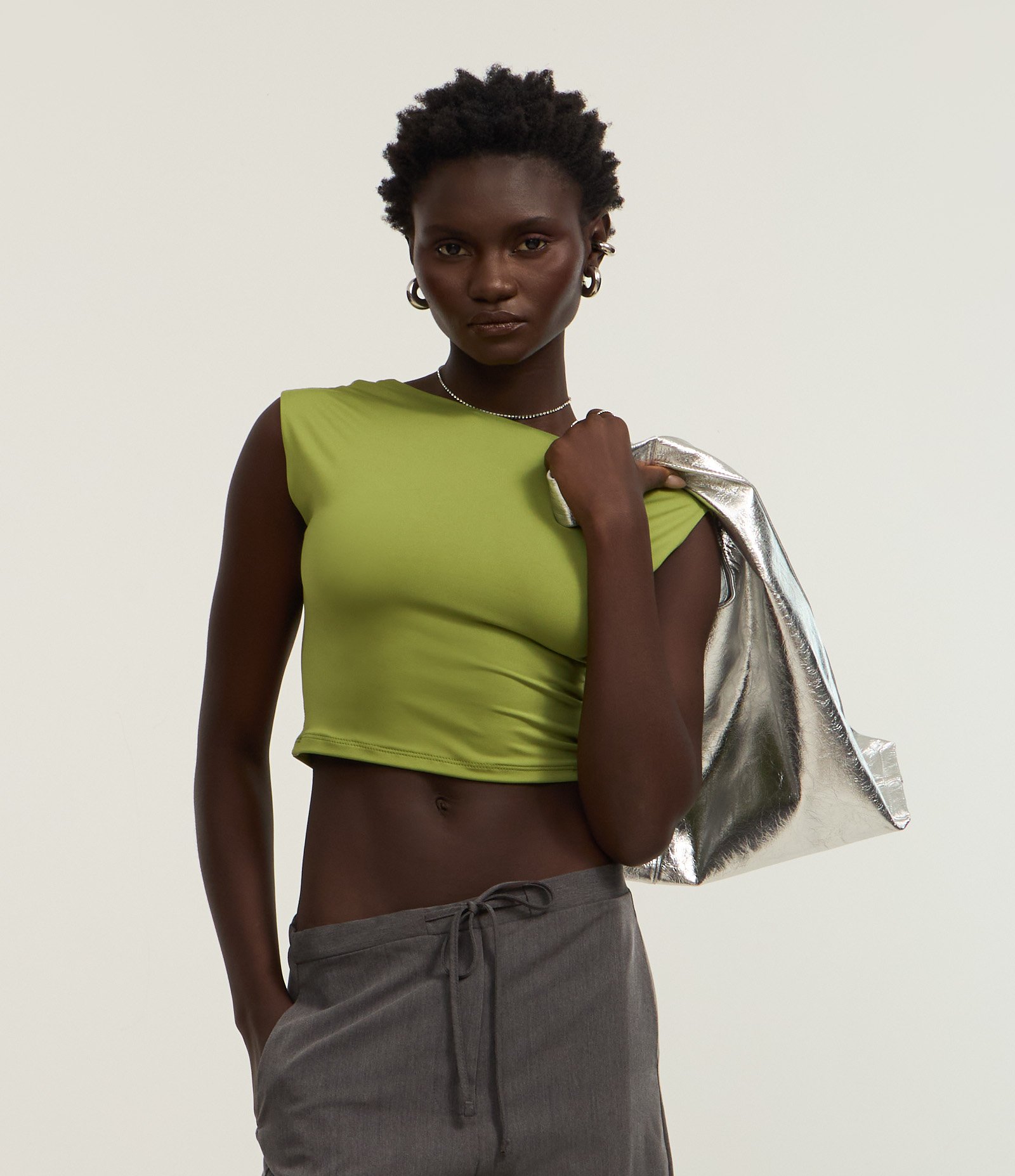 Blusa em Jersey com Costas Abertas e Sem Mangas Verde 1