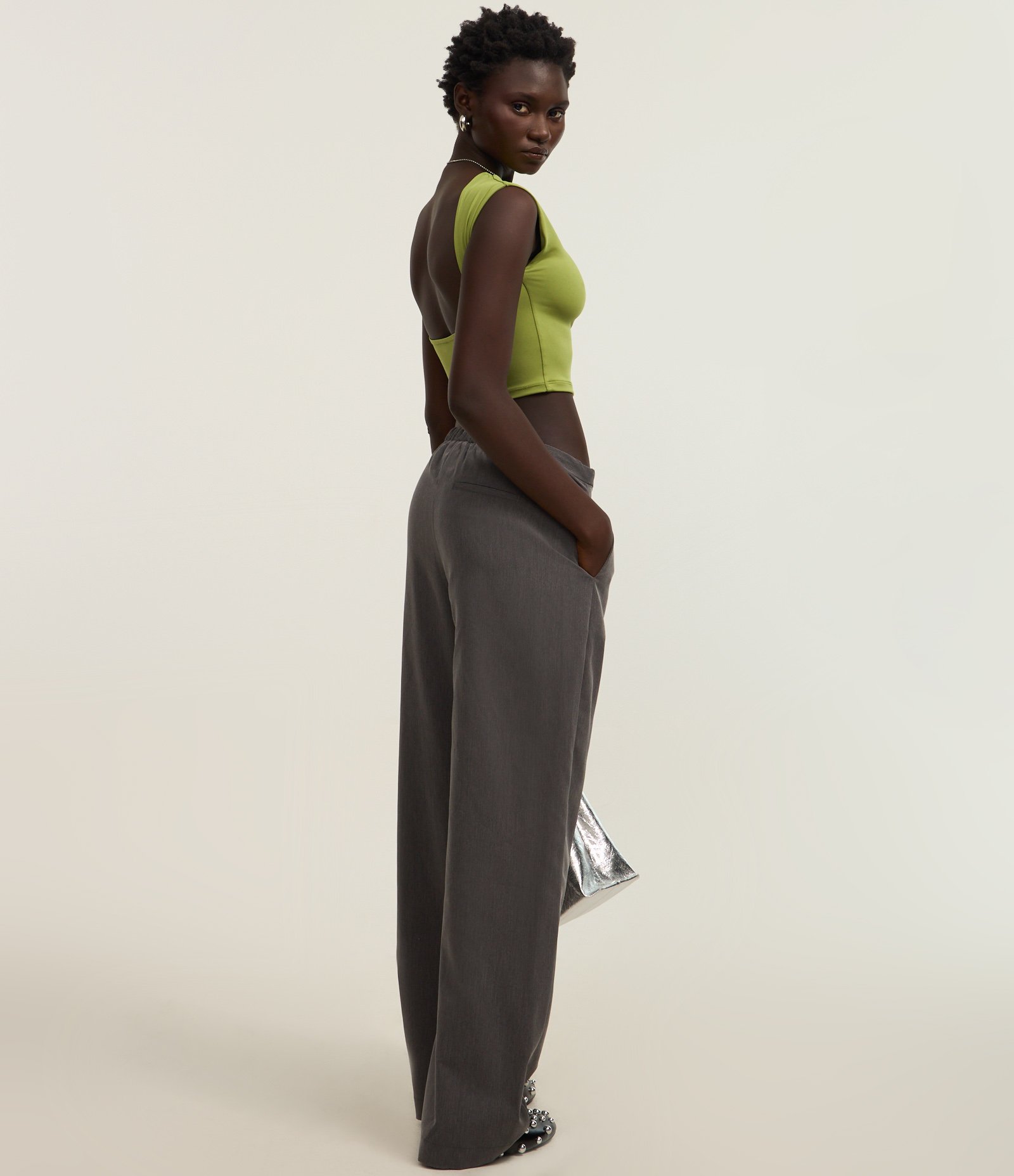 Blusa em Jersey com Costas Abertas e Sem Mangas Verde 2