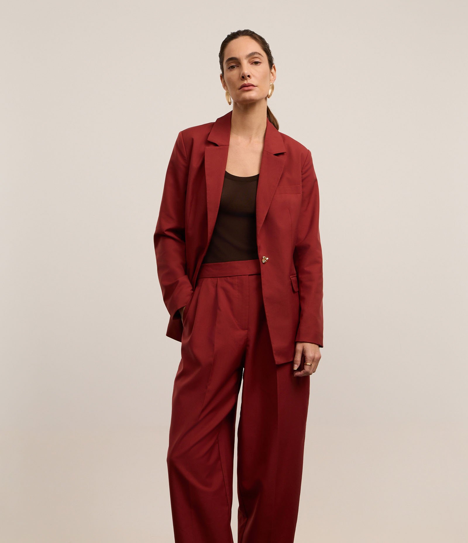 Calça Cenoura Alfaiataria Boho com Pregas Frontais Vermelho 2