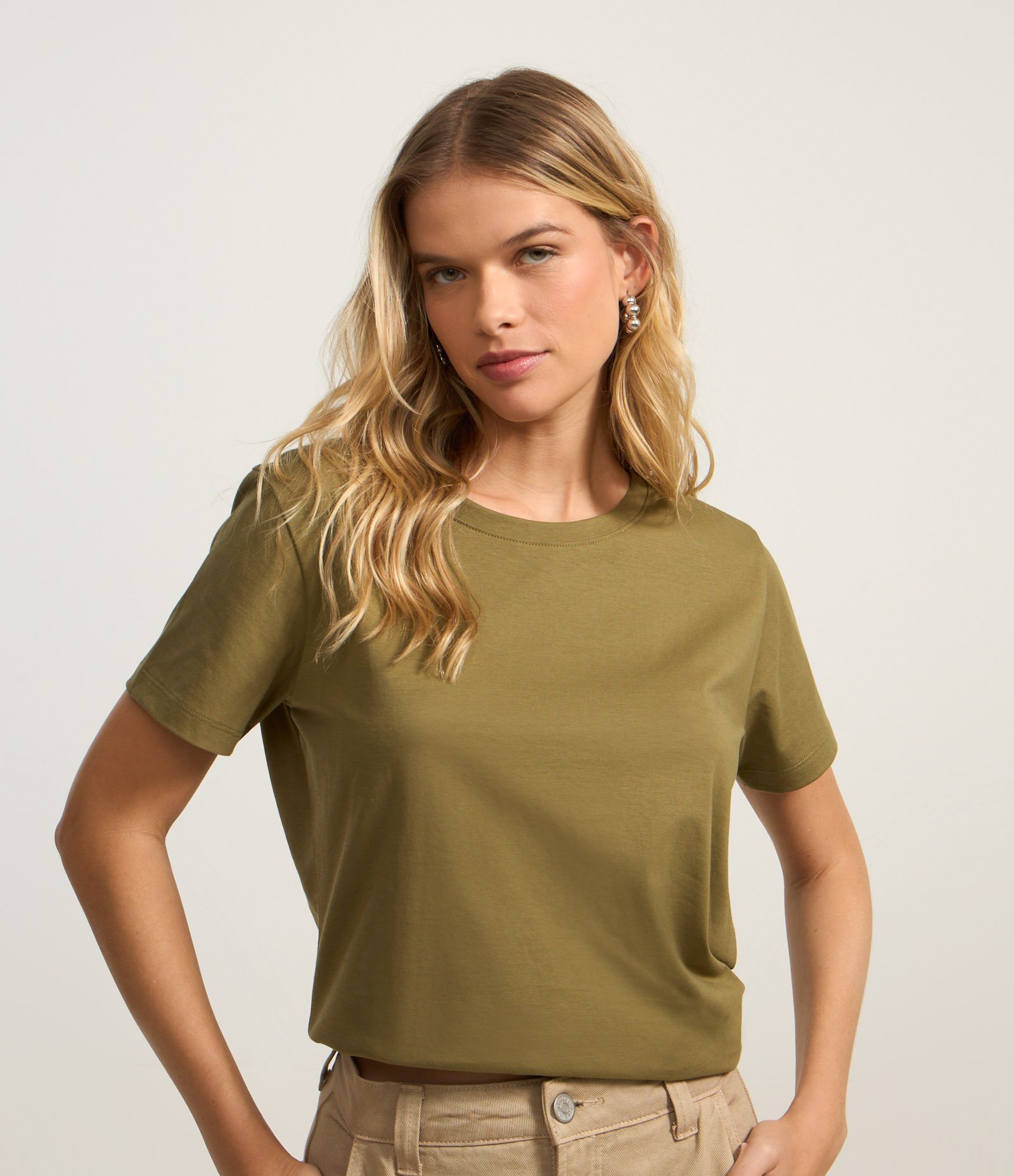 Camiseta Básica em Algodão com Manga Curta Verde Oliva 2