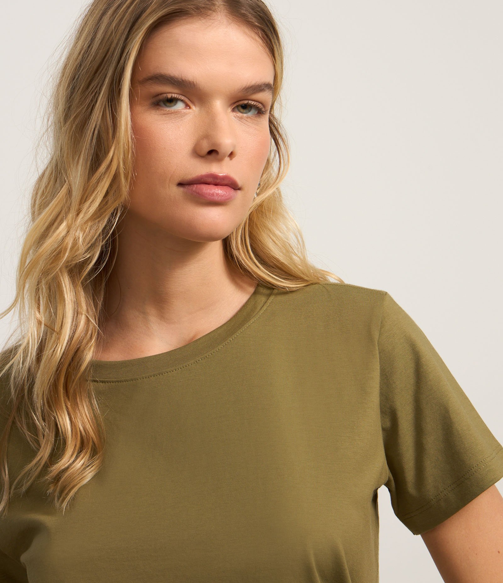 Camiseta Básica em Algodão com Manga Curta Verde Oliva 4