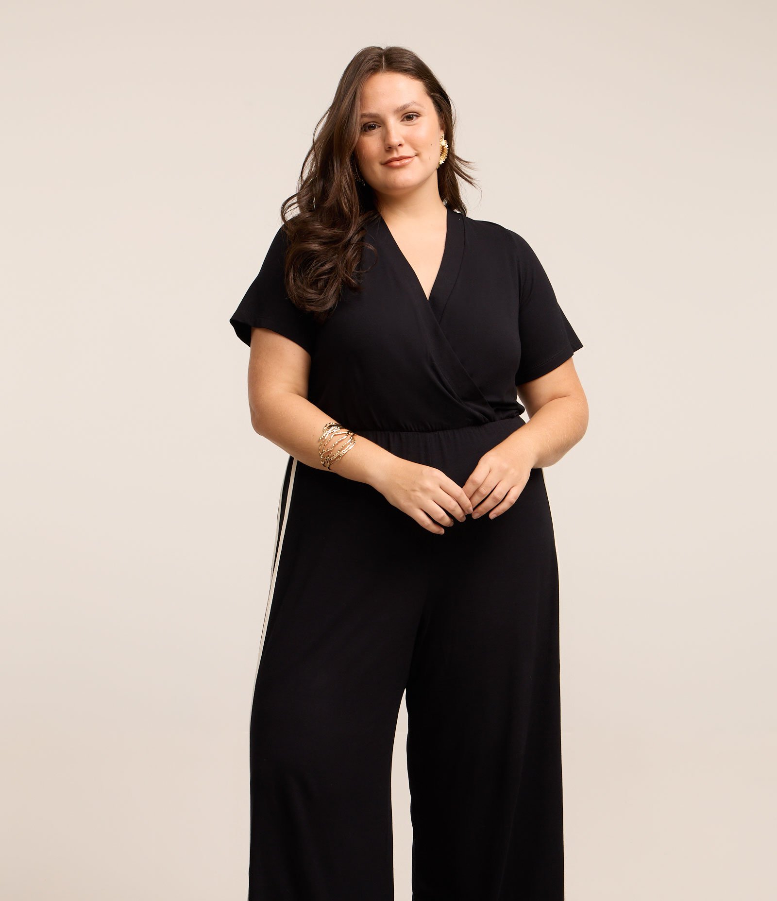Macacão em Viscose com Decote Transpassado Curve & Plus Size Preto 3