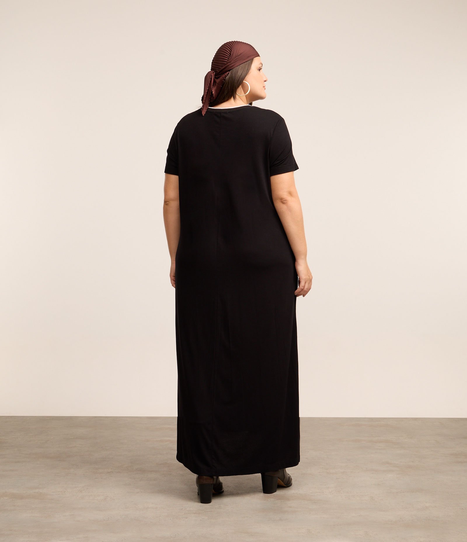 Vestido Alongado em Viscocrepe Curve & Plus Size Preto 2
