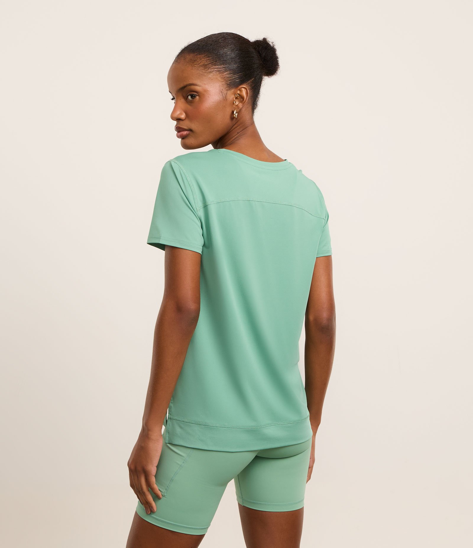 Camiseta Esportiva em Microfibra Furadinha com Barra Mullet Verde 3