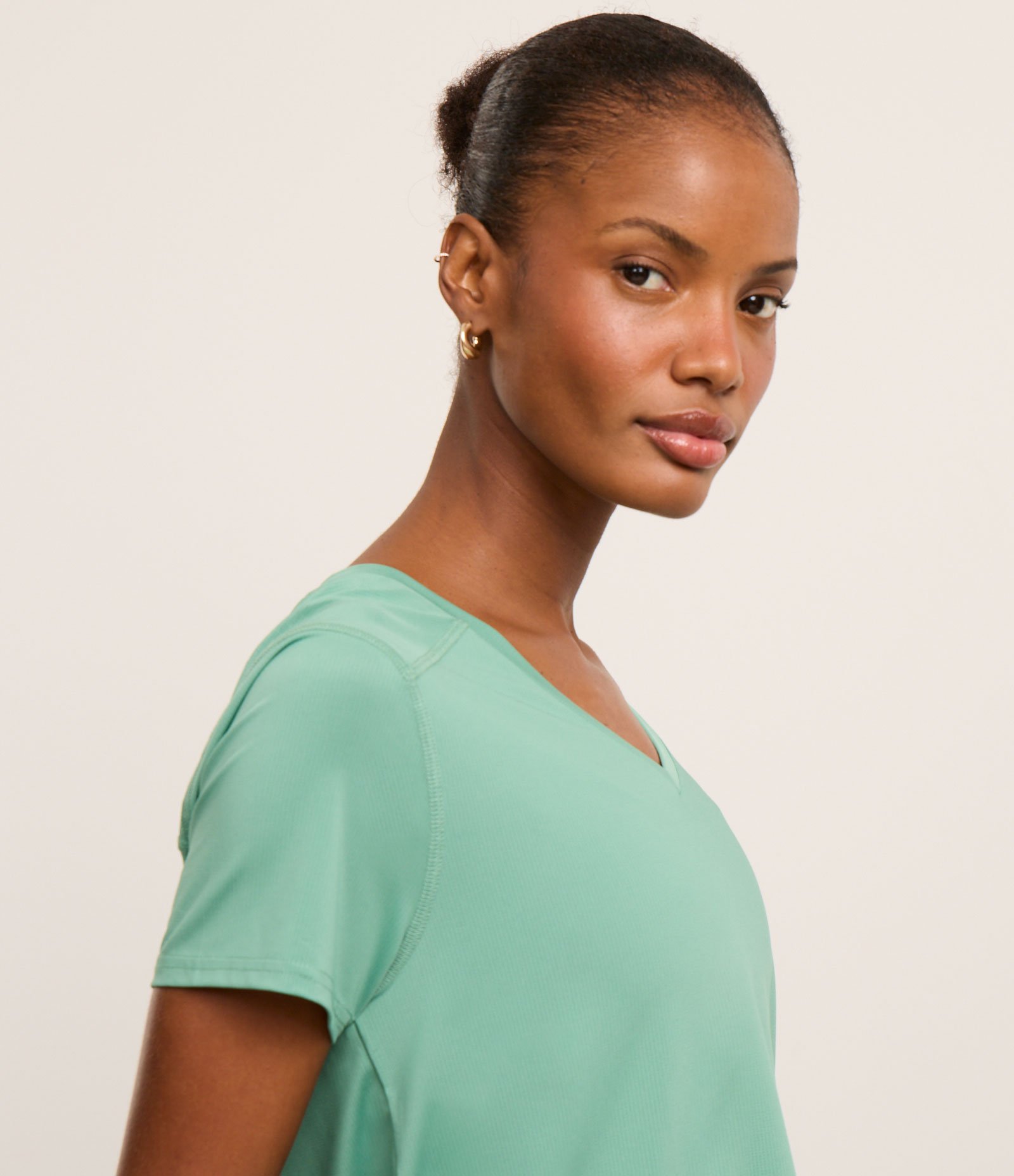 Camiseta Esportiva em Microfibra Furadinha com Barra Mullet Verde 4