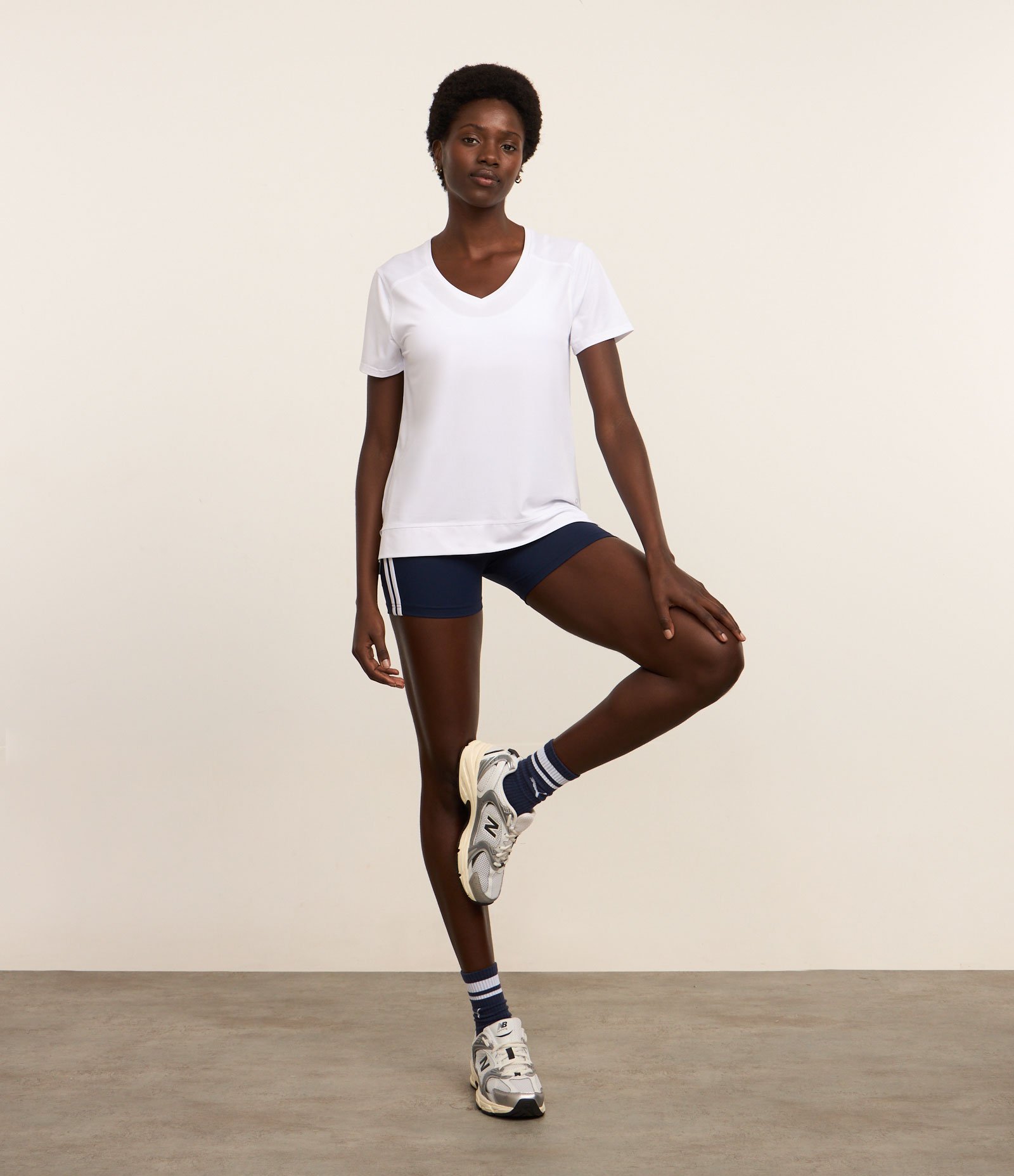 Camiseta Esportiva em Microfibra Furadinha com Barra Mullet Branco 2