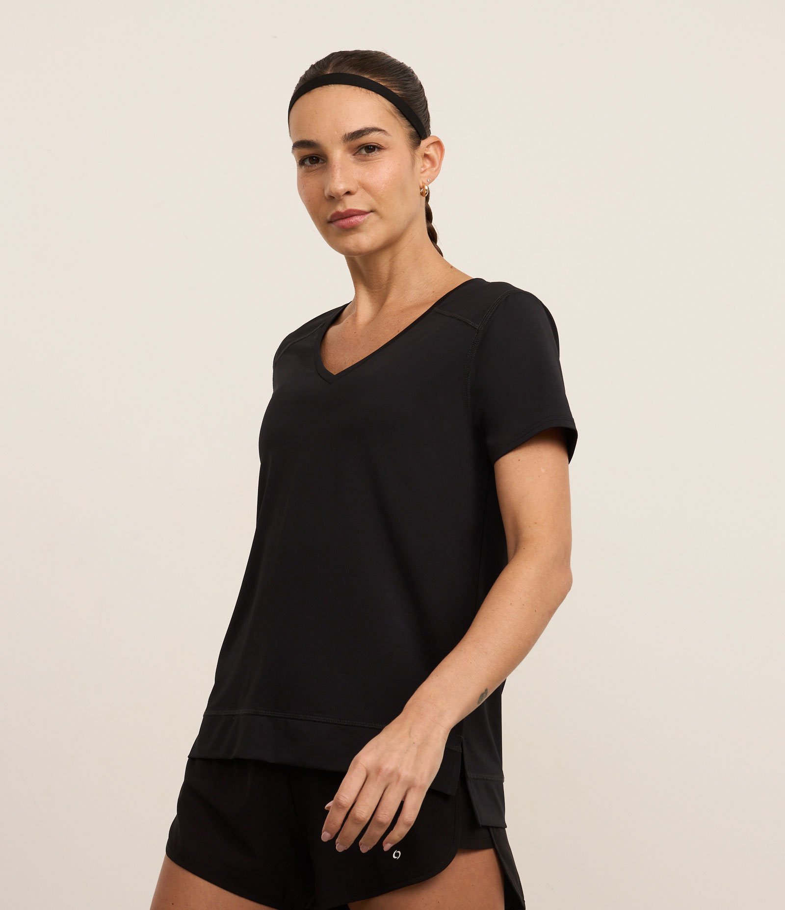 Camiseta Esportiva em Microfibra Furadinha com Barra Mullet Preto 2