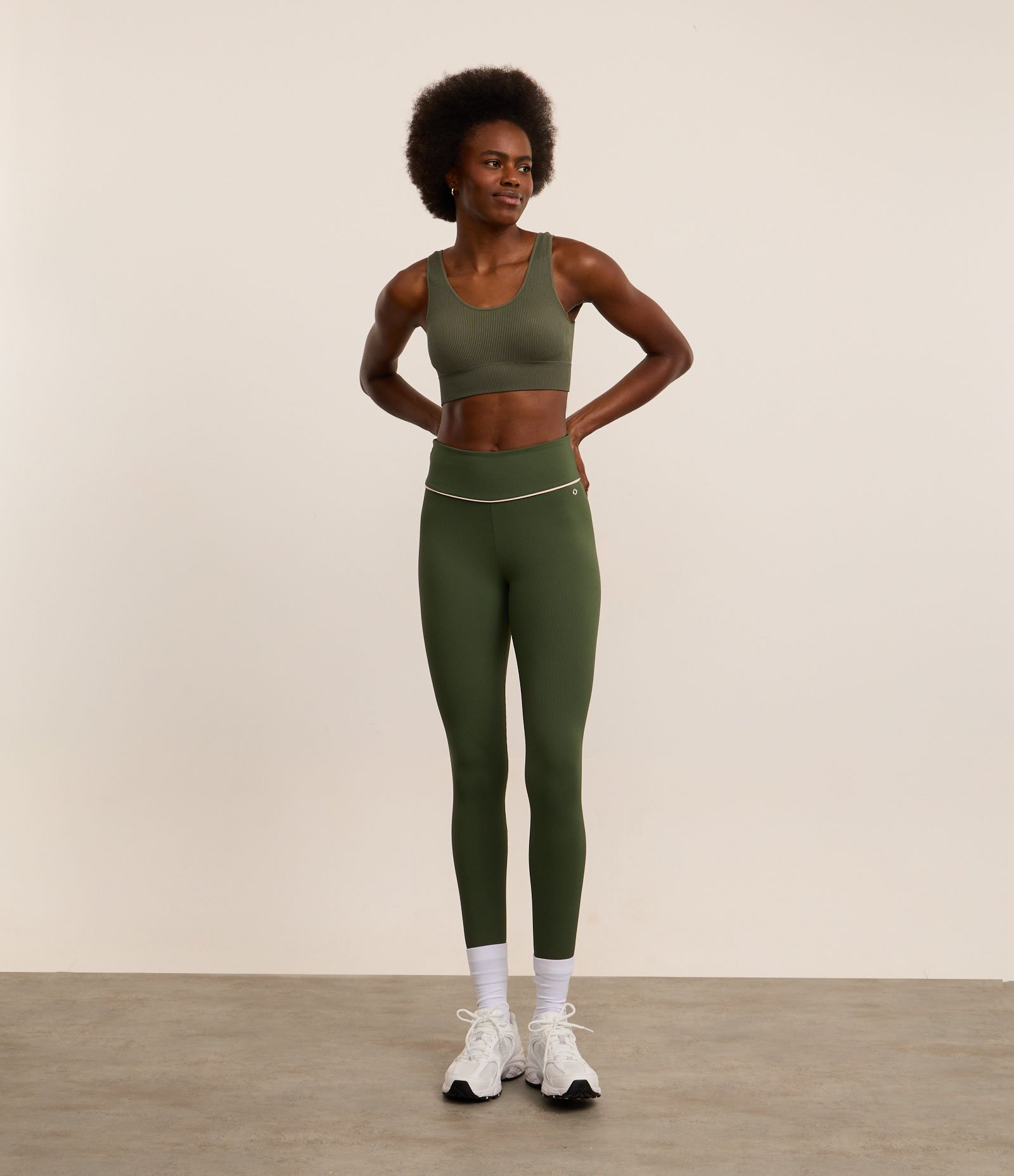 Top Bojo Esportivo Seamless com Alças Largas Verde 2