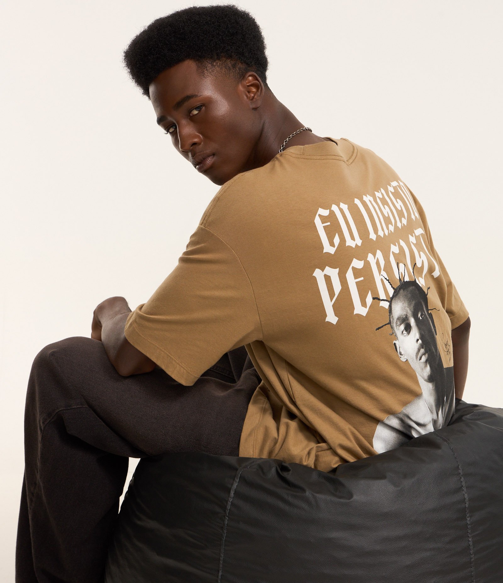 Camiseta Relaxed Sabotage em Algodão Marrom 2