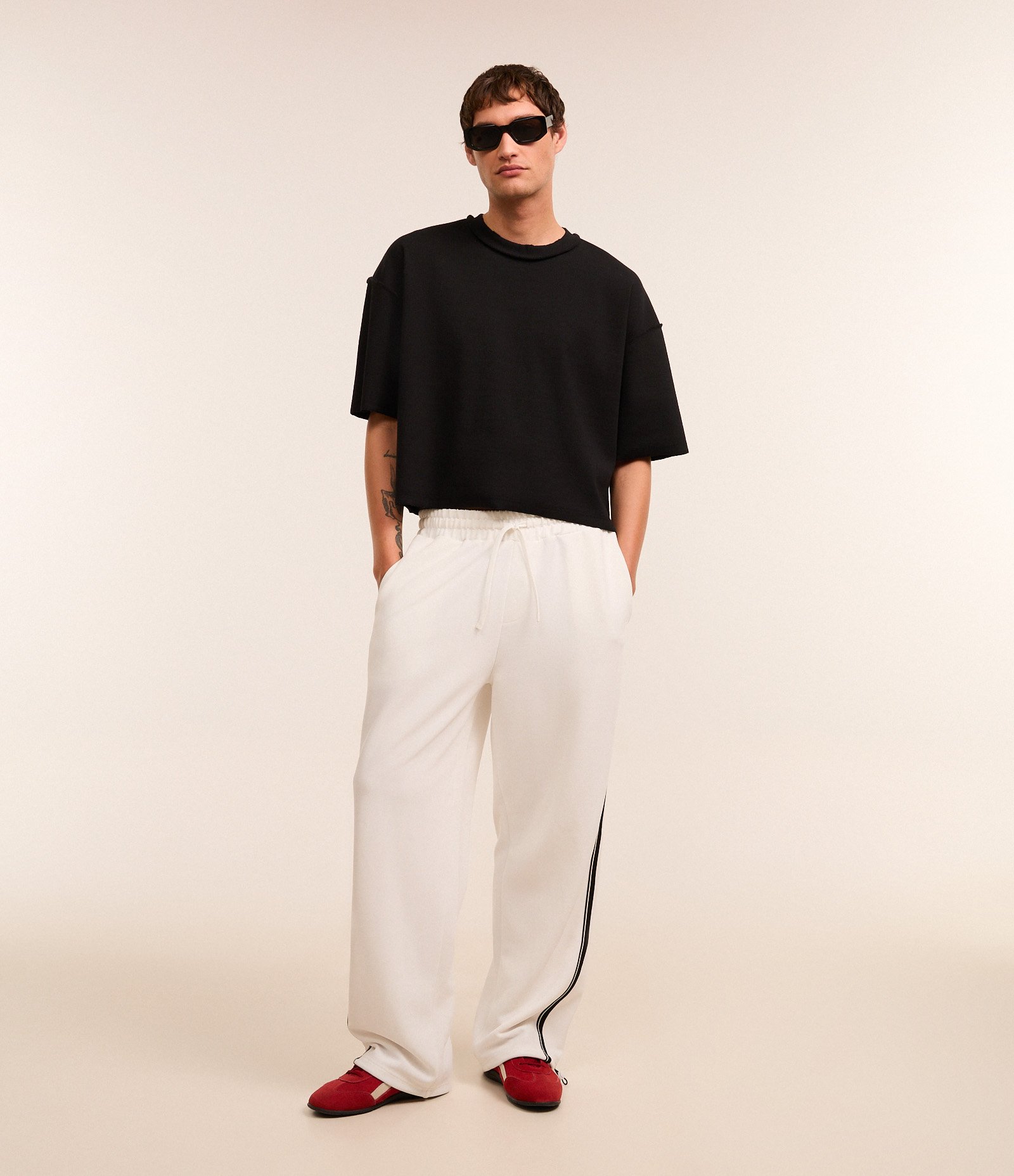 Camiseta Oversized em Algodão com Cava Deslocada Canelada Preto 2