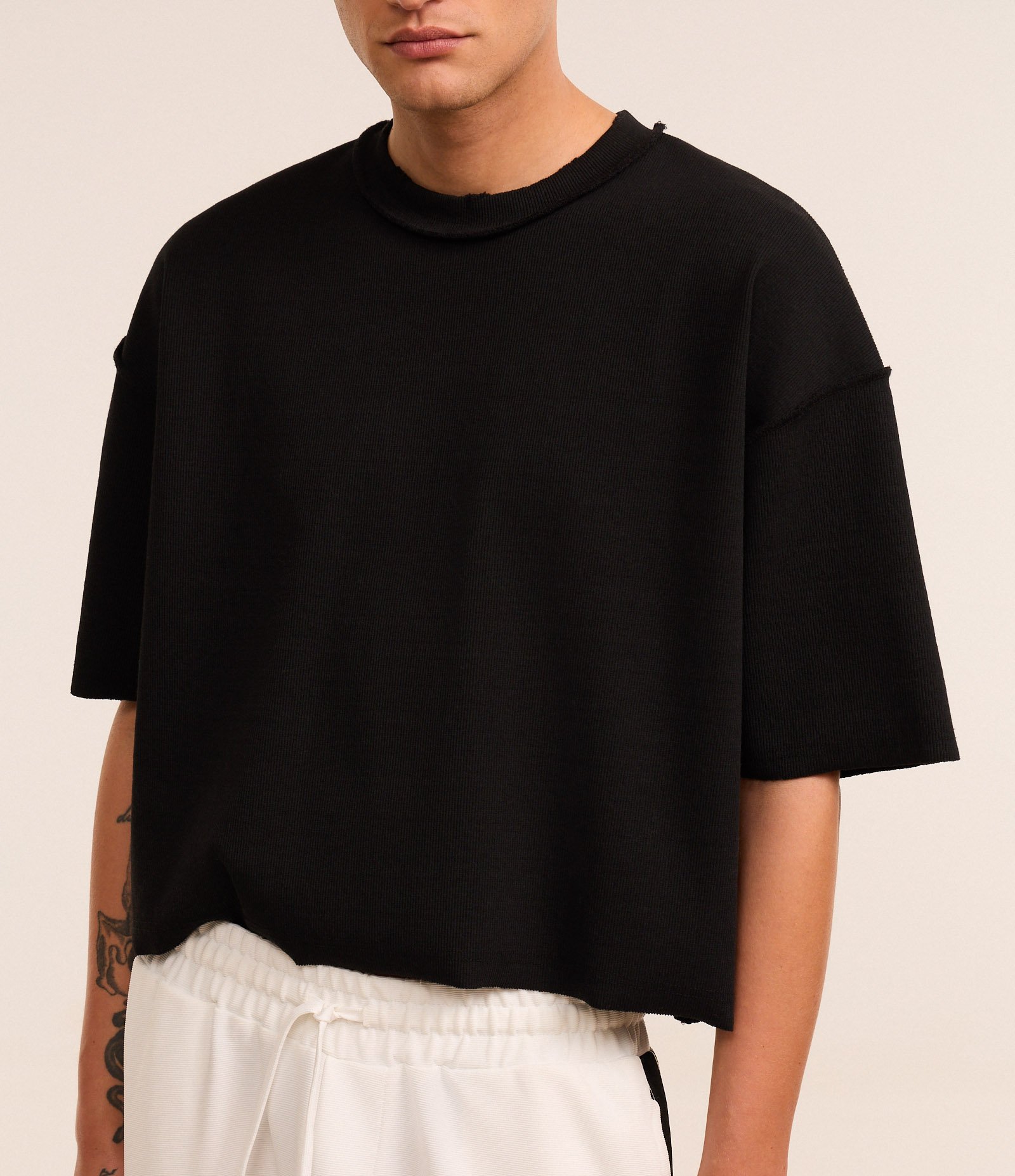 Camiseta Oversized em Algodão com Cava Deslocada Canelada Preto 3