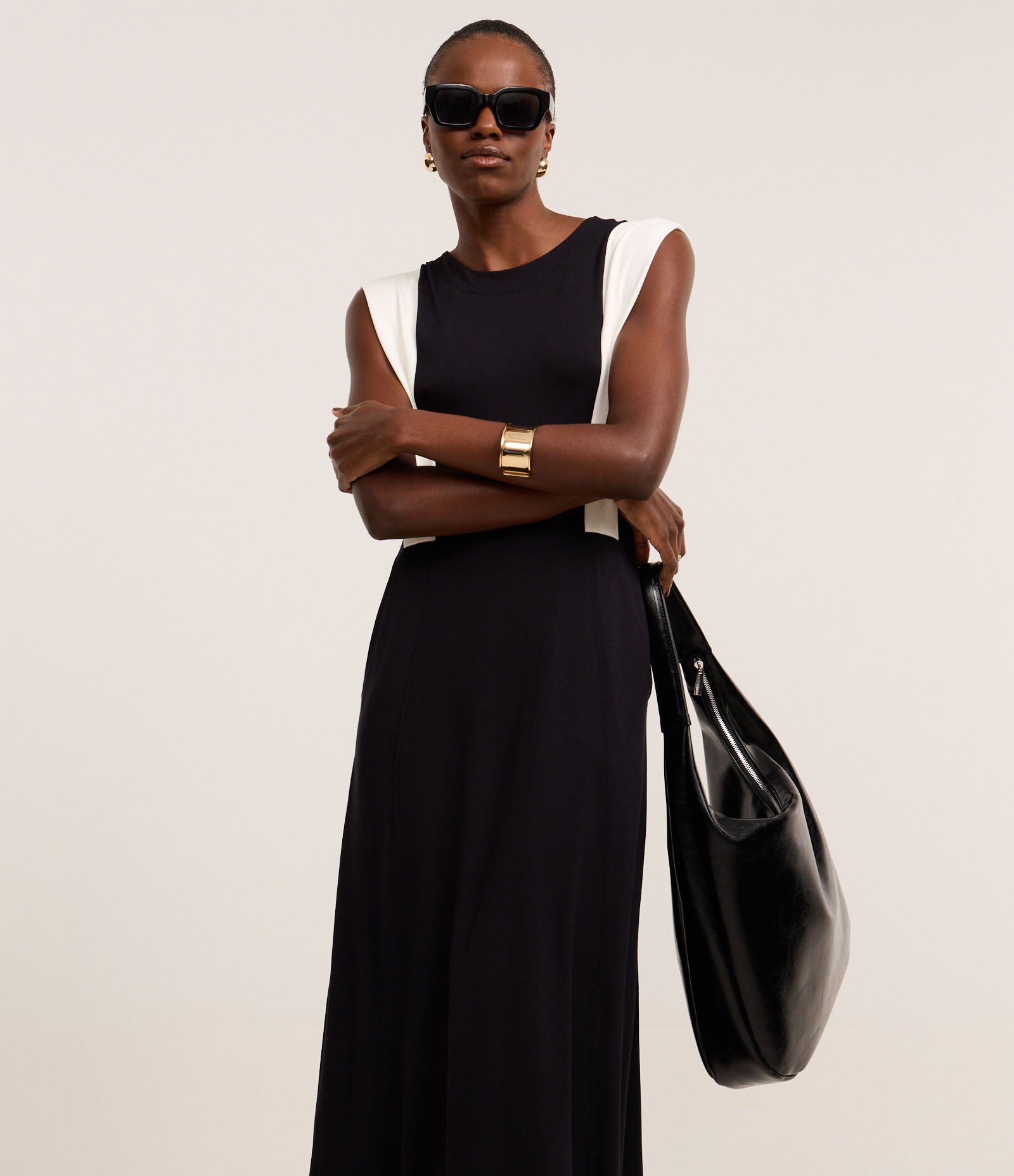 Vestido Evasê Midi em Moletinho com Recorte Contrastante Preto/ Branco 1